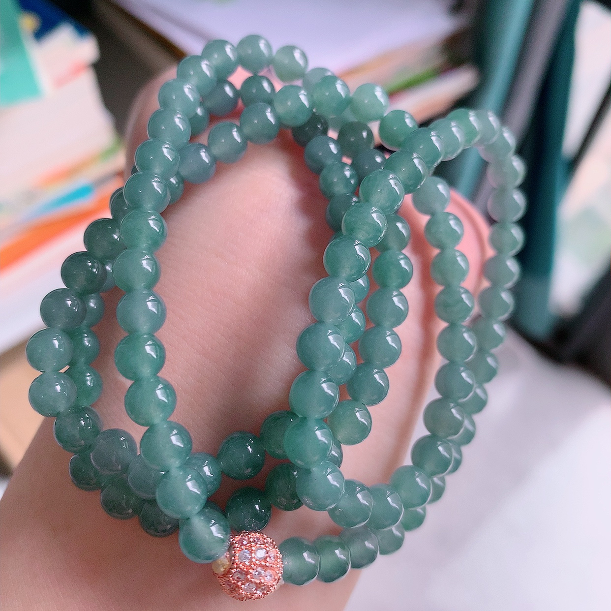 自然光实拍，冰种翡翠圆珠项链   翡翠珠链 （装饰扣）玉质细腻  冰清玉润  颜色漂亮  #001.1取一尺寸5.8mm