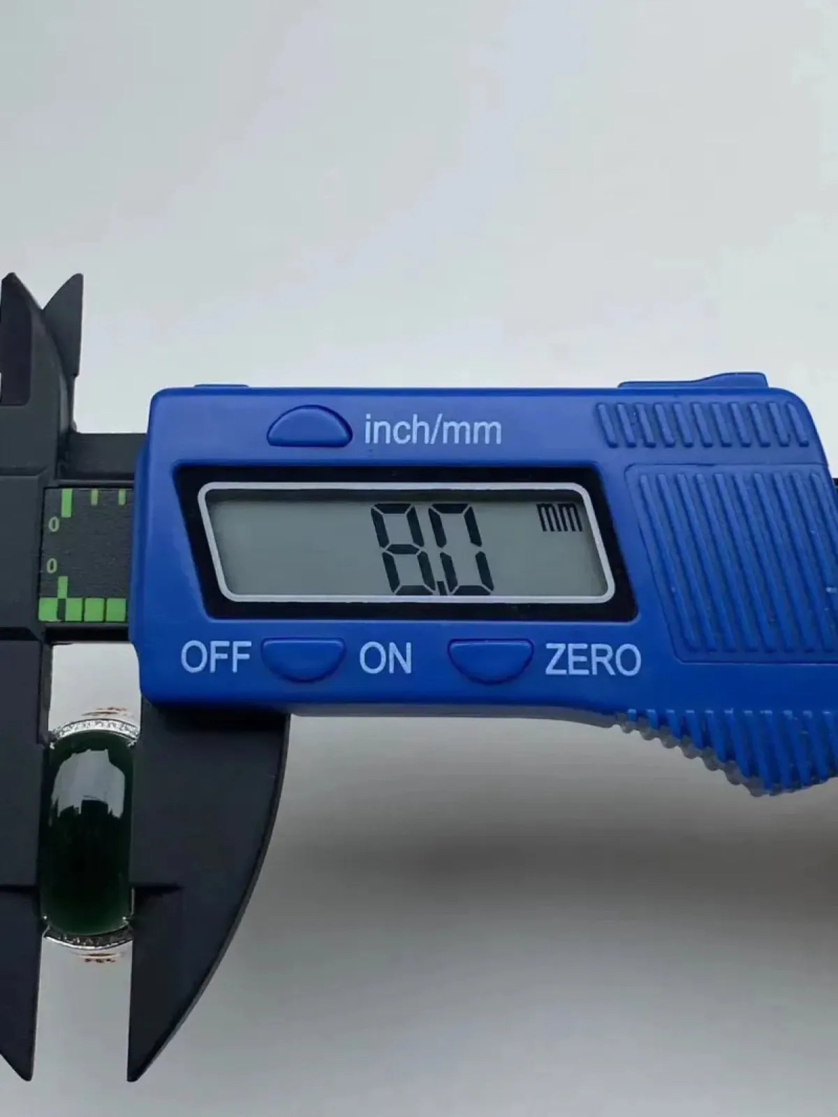 墨翠：【马鞍戒指】18K金+南非钻镶嵌，细腻干净，黑度极黑，性价比高·做工精致，打灯透绿 裸石尺寸：18.2*8.0