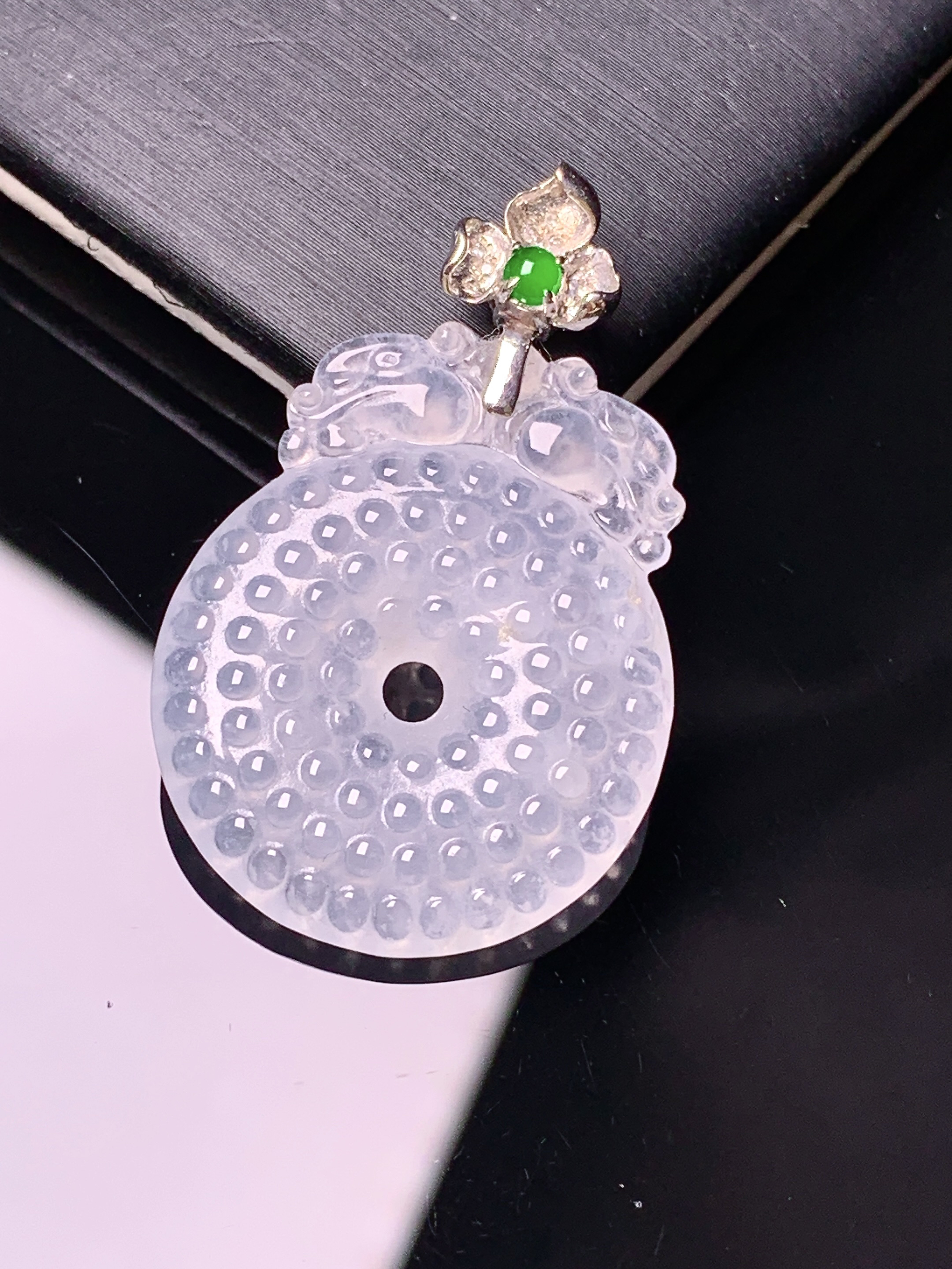 镶嵌款 冰种仿古平安扣吊坠 玉质细腻 色泽艳丽清新 水润亮眼 整体尺寸35.2*22*4.5*2x