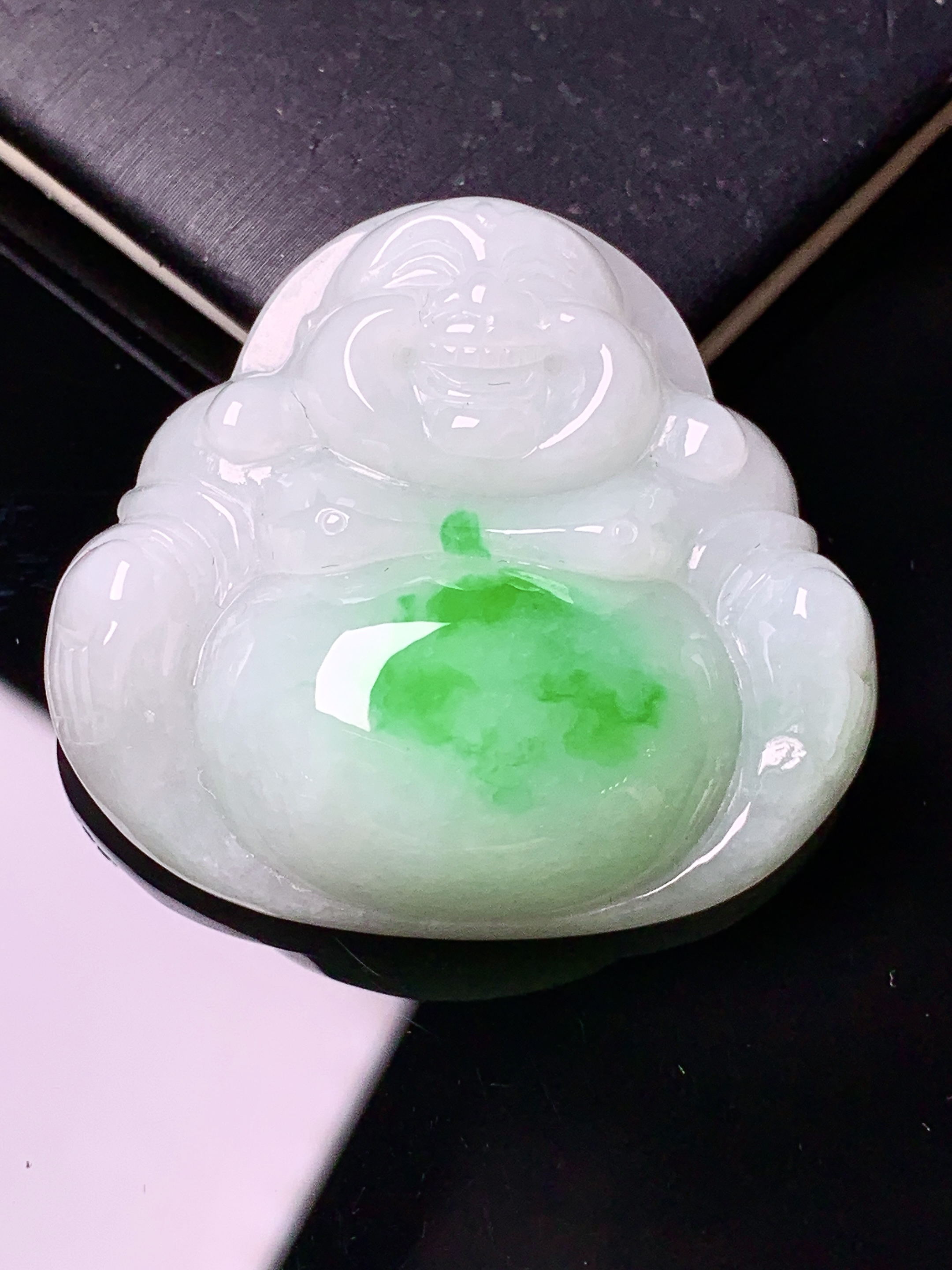 飘绿佛公吊坠 玉质细腻 色泽艳丽清新 水润亮眼 整体尺寸35.6*38.5*10L2