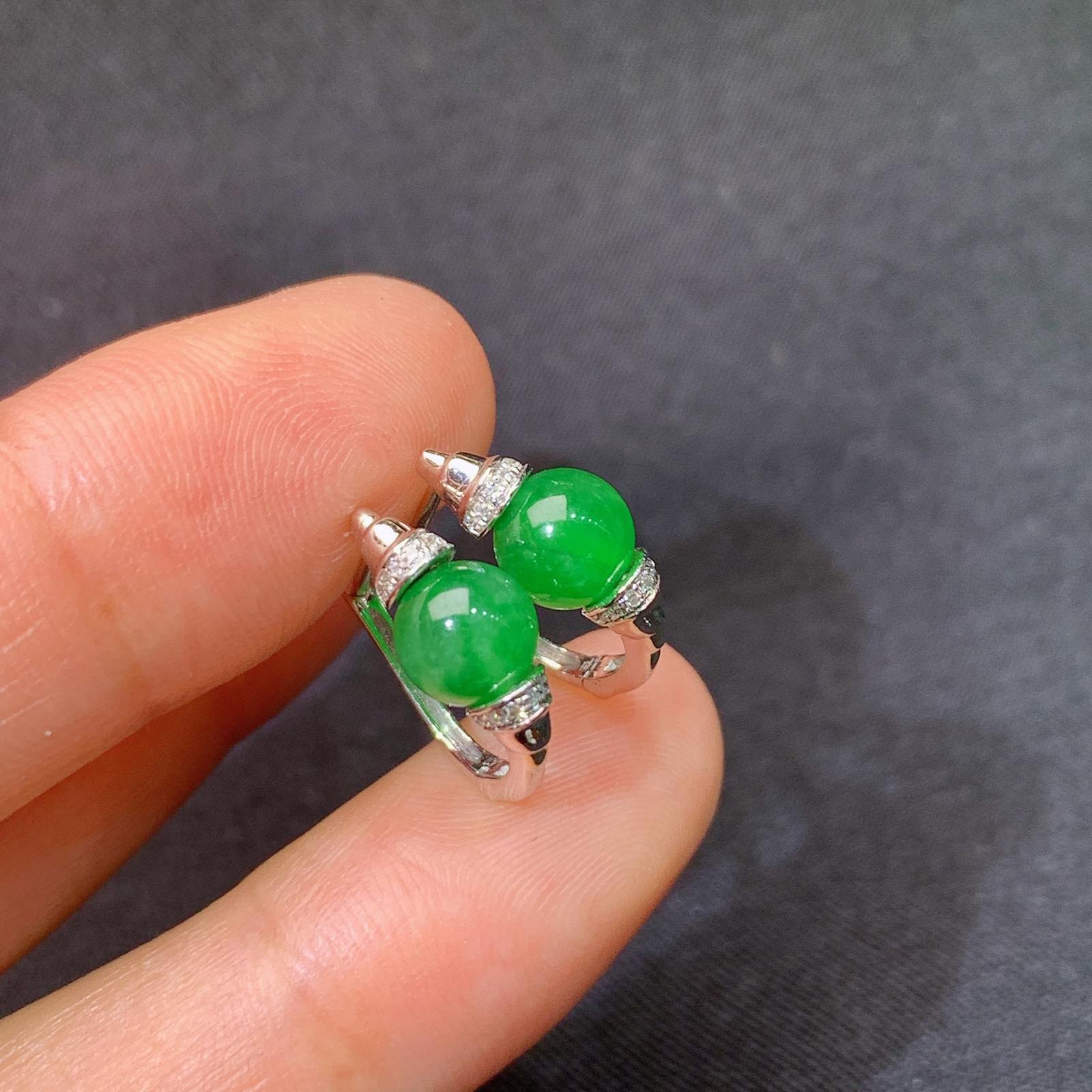 冰阳绿圆珠耳扣，18k金镶嵌，简约时尚，冰润色阳，种水足，Xy 尺寸5.7