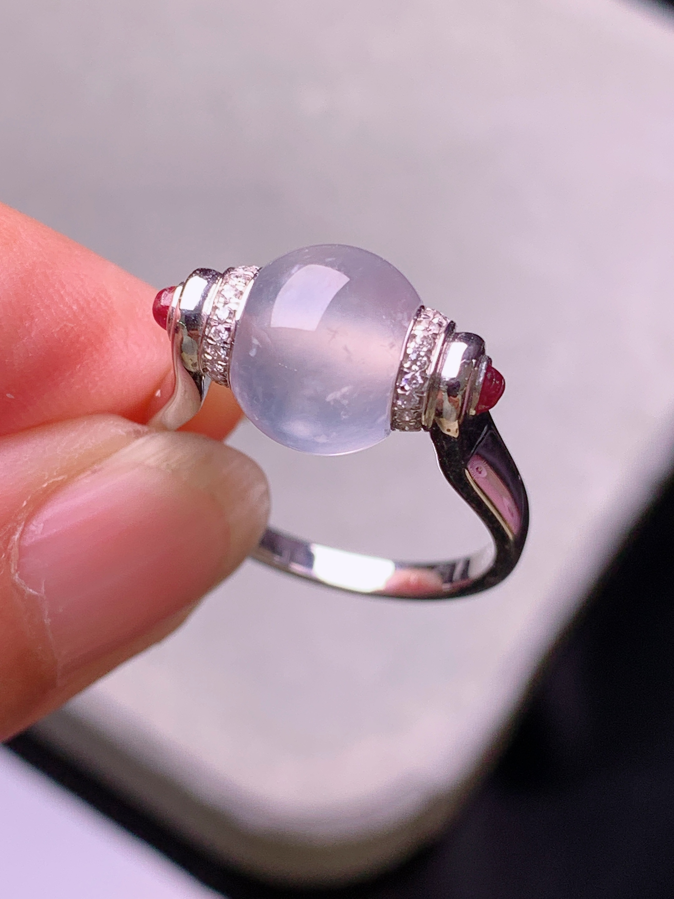 18k金钻镶嵌冰种算盘珠戒指 玉质细腻 色泽艳丽清新 水润亮眼 圈口14 裸石尺寸9.2*9.2*6.8