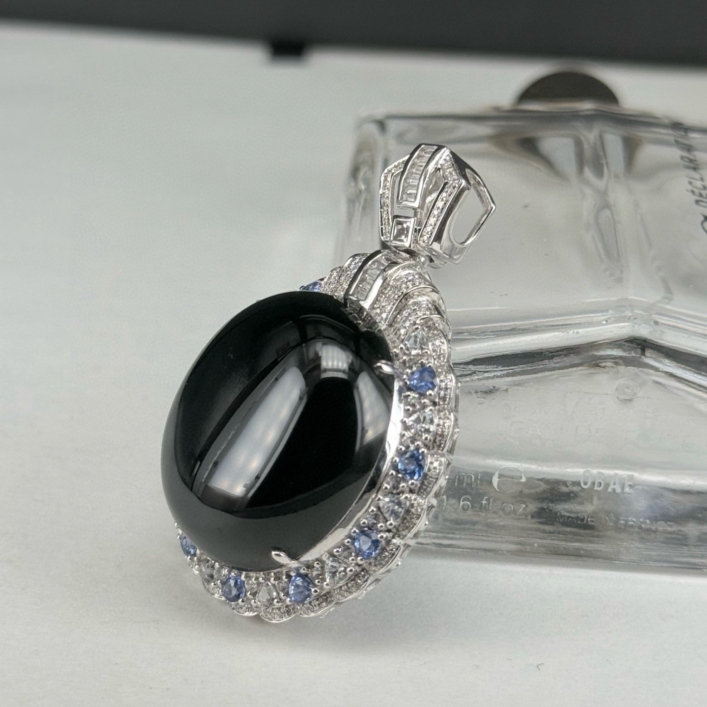 18k墨翠蛋面吊坠 种好色正 黑度极好 打灯通透  尺寸48.4