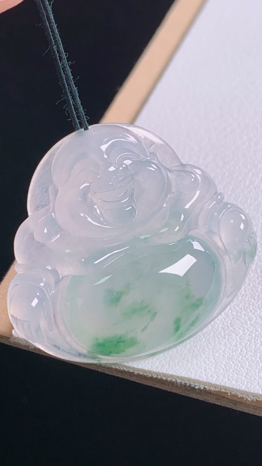 冰飘花佛公
花色灵动，水润细腻，
尺寸:30.4-33.5-5.9mm