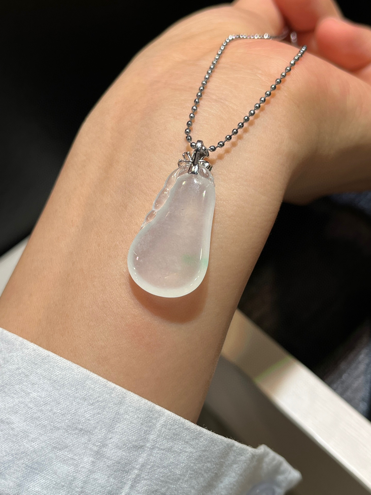 冰种飘金丝绿福瓜……
18k金镶嵌