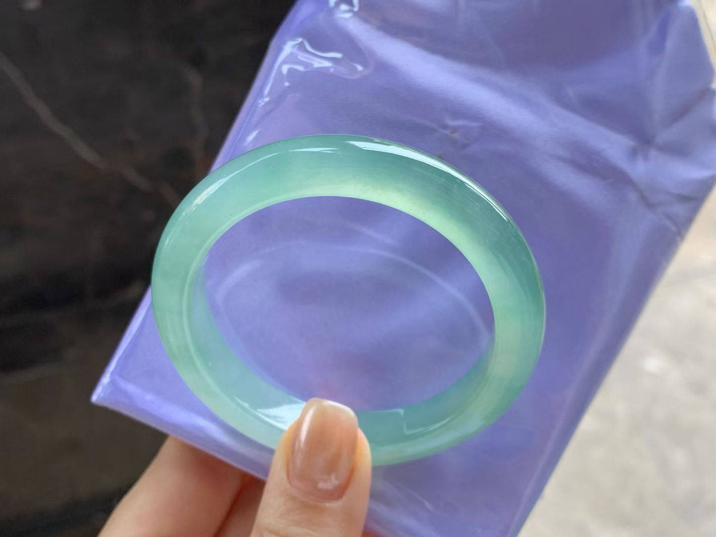 50-10-8.1

冰种晴绿手镯^_^底色浓郁漂亮