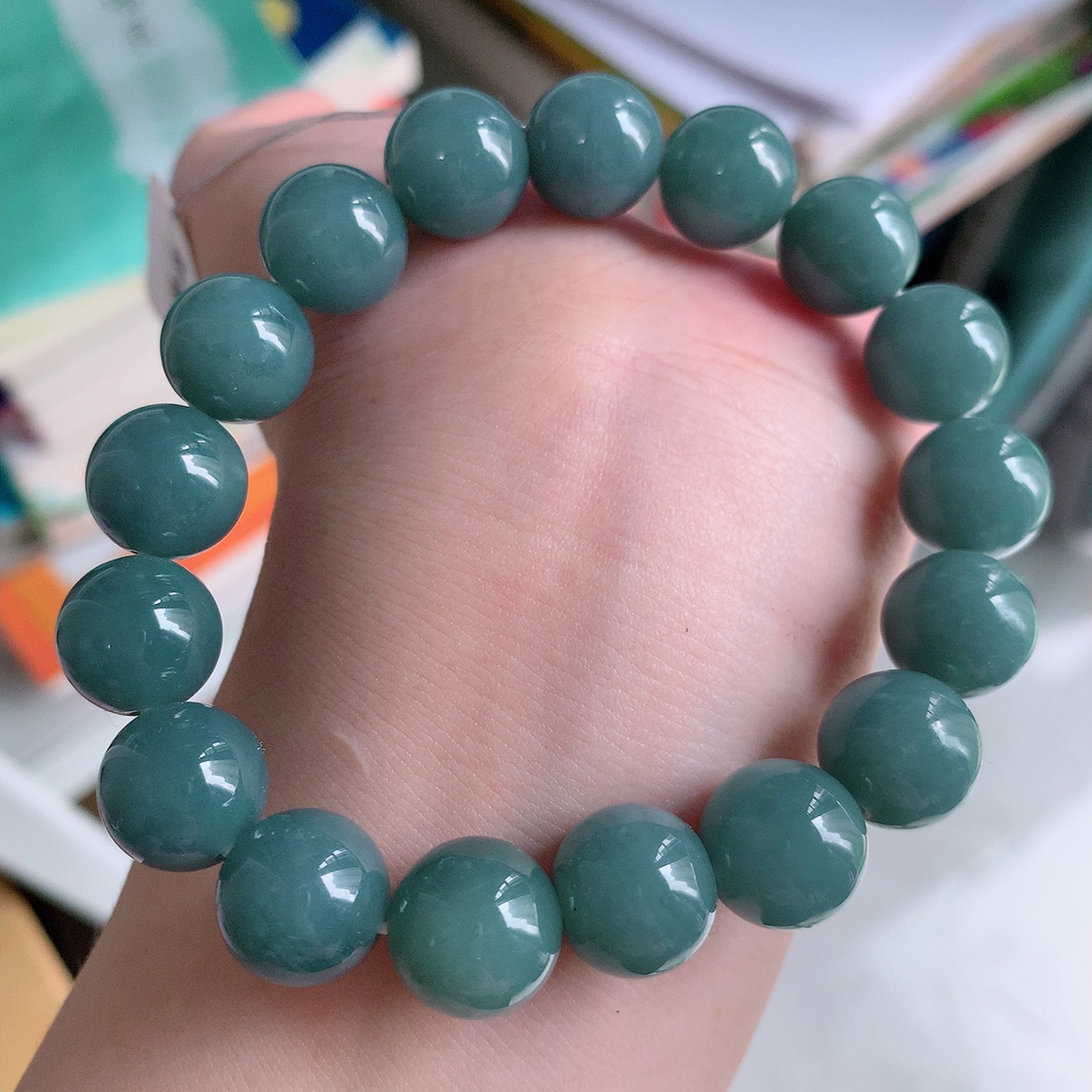 自然光实拍，冰润满色翡翠手串手链，种老水足， 冰清玉润  颜色漂亮  #001.1取一尺寸11.8