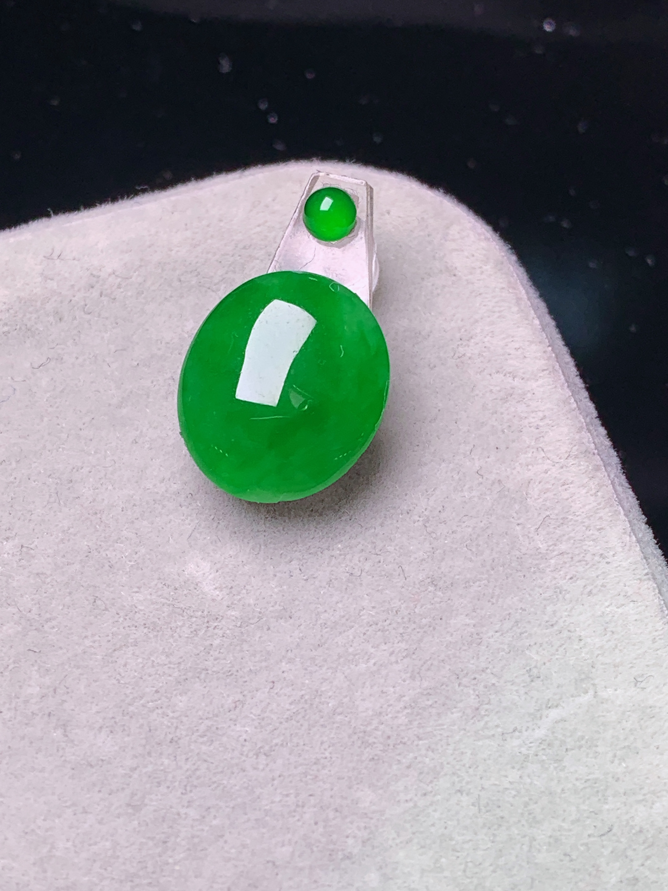 镶嵌款 满绿蛋面 玉质细腻 色泽艳丽清新 水润亮眼 整体尺寸12*10.5*2.8*2x