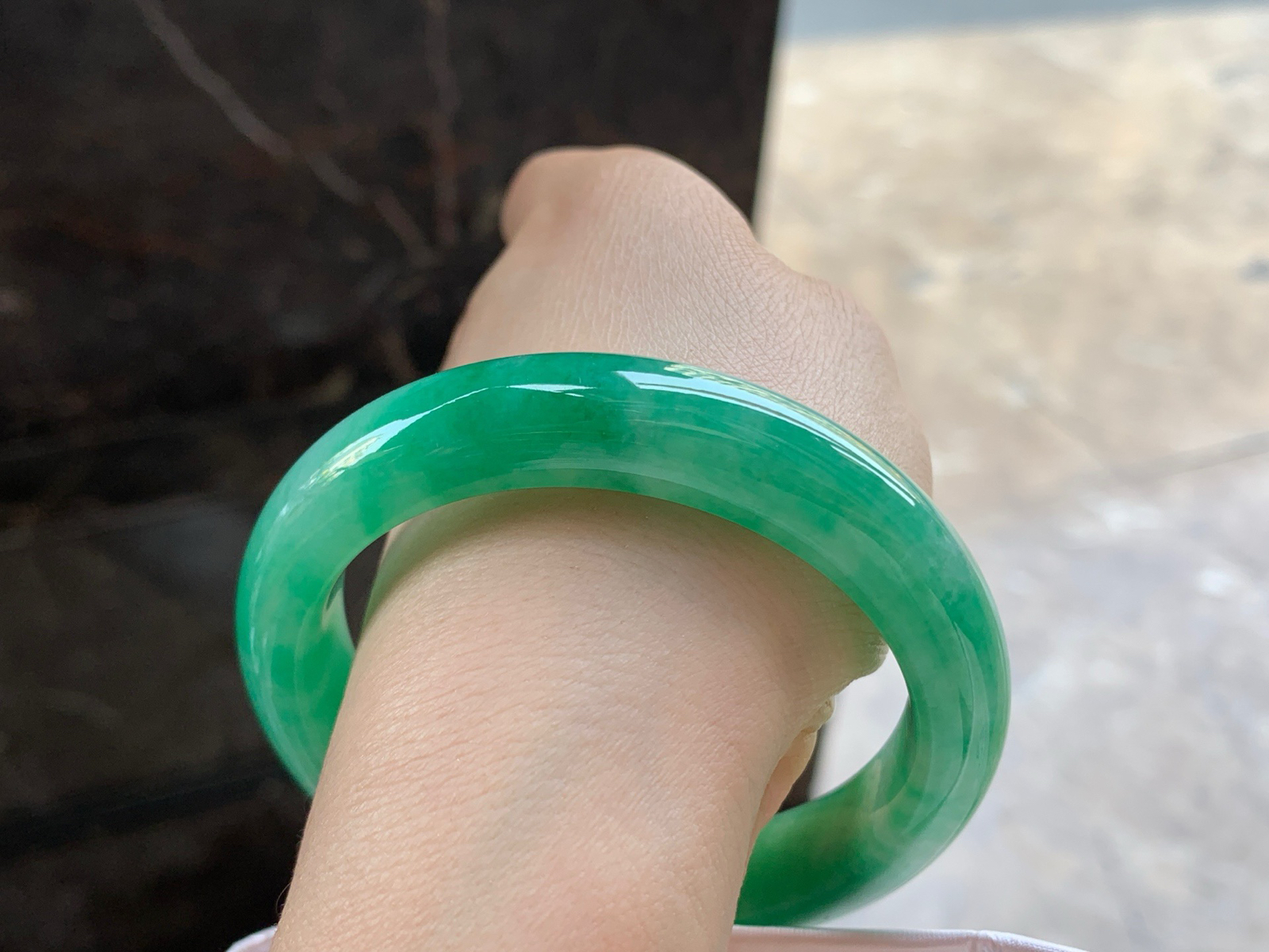 56.5-12.6-9

绿色手镯^_^颜色鲜艳