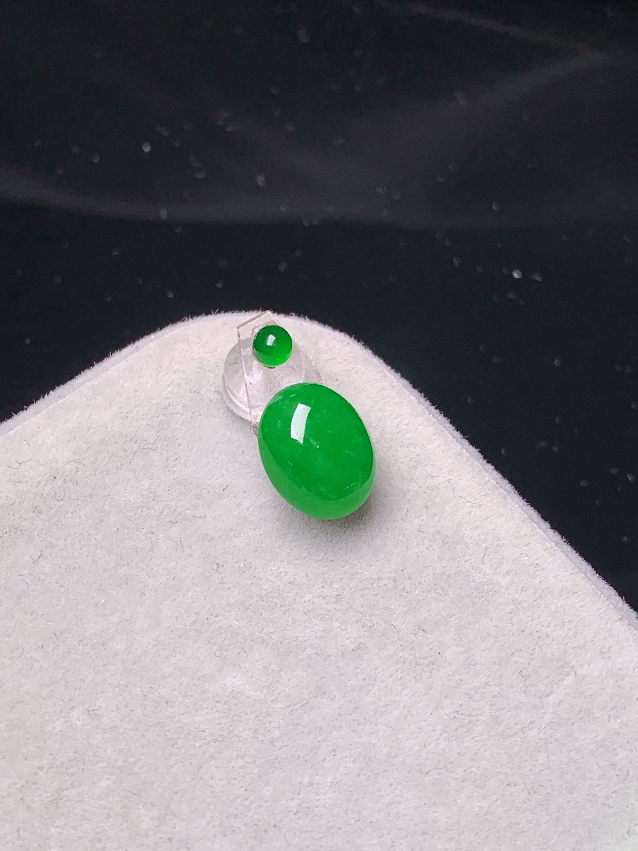 镶嵌款 满绿蛋面 玉质细腻 色泽艳丽清新 水润亮眼 整体尺寸8.8*7.2*3.8*2x