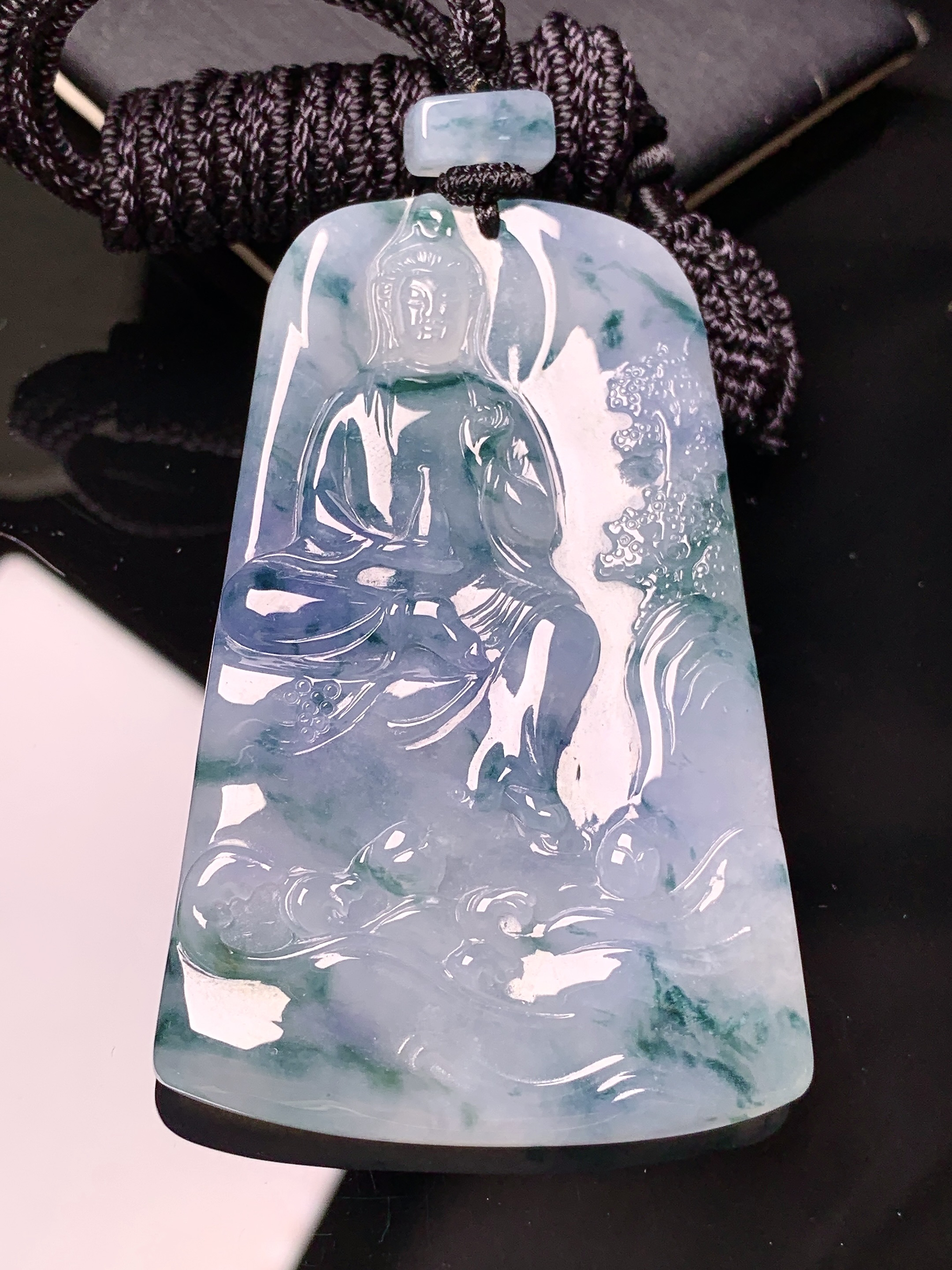 飘花观音菩萨吊坠 玉质细腻 色泽艳丽清新 水润亮眼 整体尺寸62*39.5*6L1