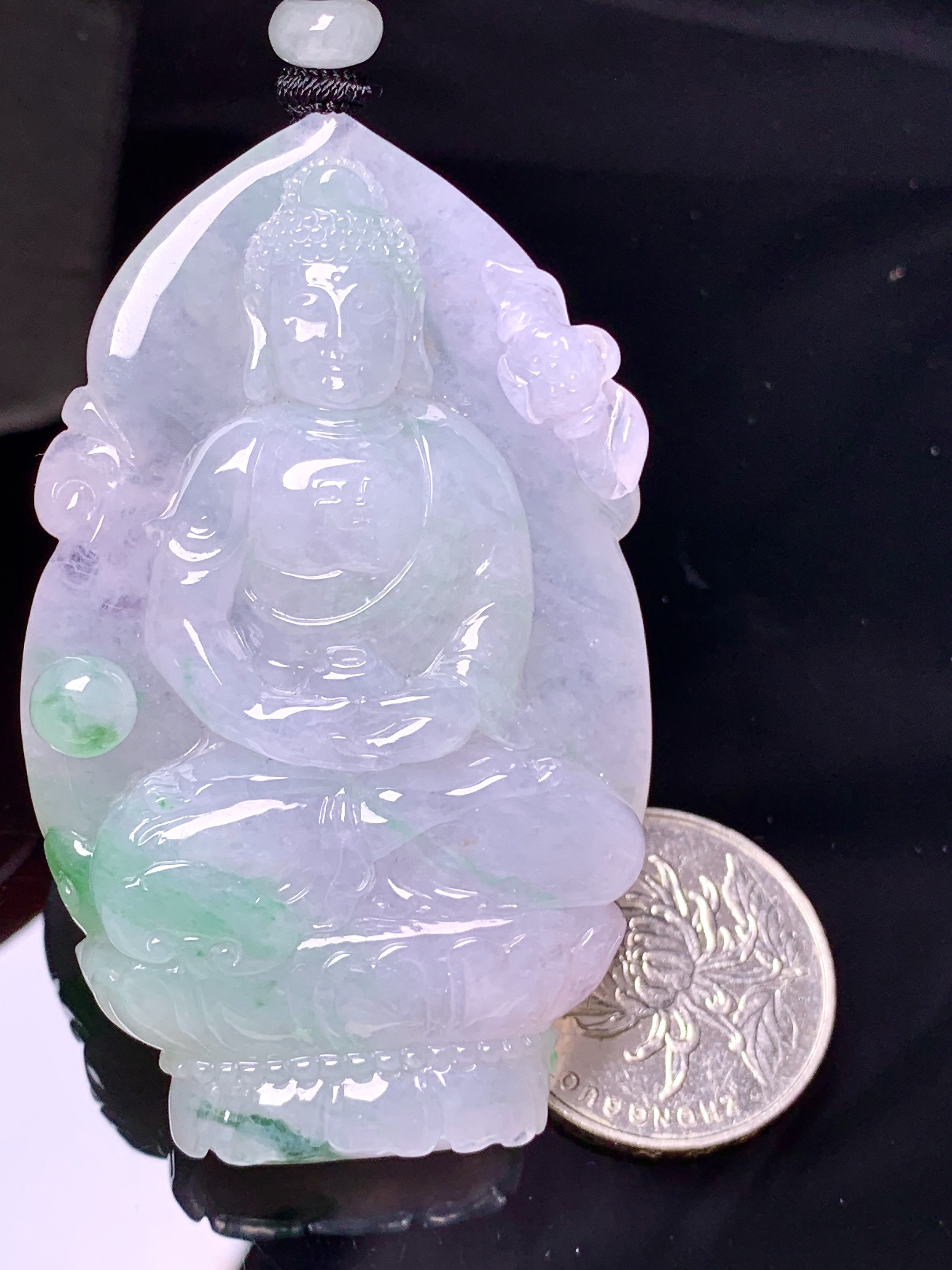 飘绿观音吊坠 玉质细腻 色泽艳丽清新 水润亮眼 整体尺寸66*40.5*12.2L1