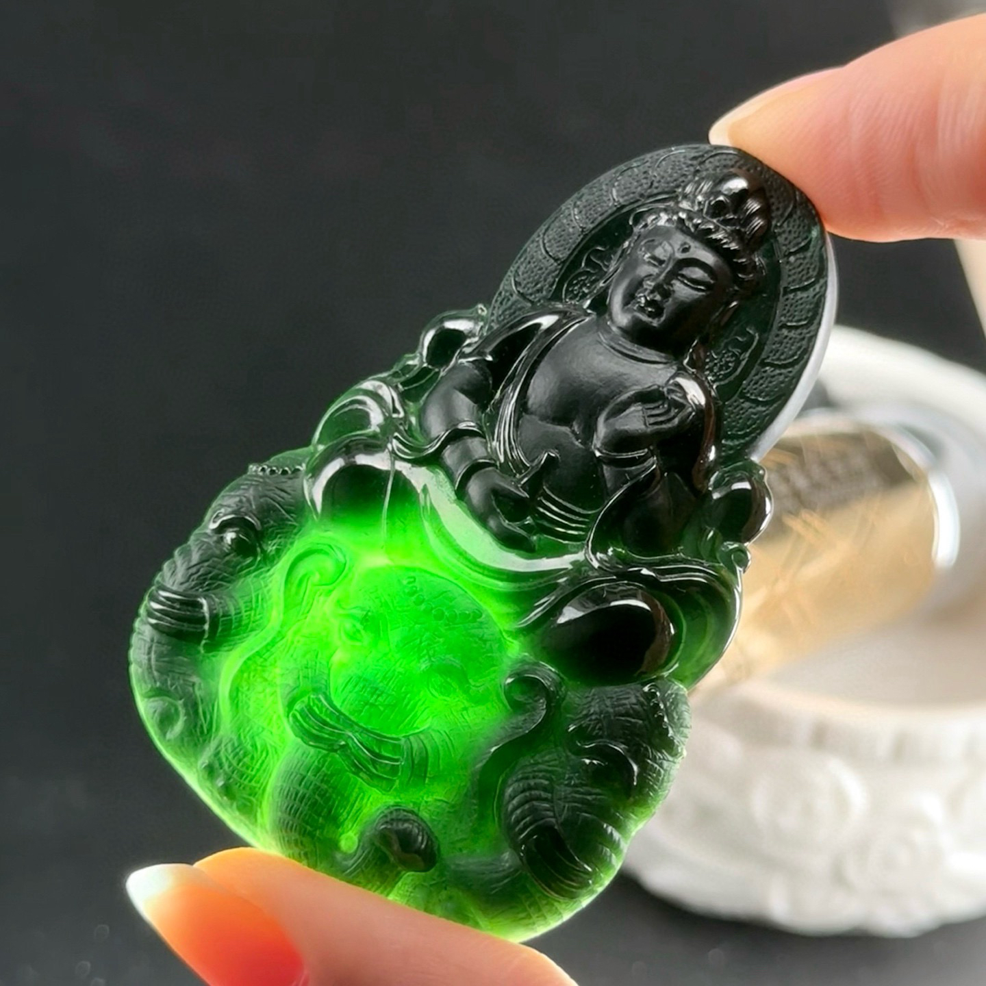 精品墨翠文殊菩萨 种好色正 黑度极好 打灯通透 油性十足  尺寸57.7