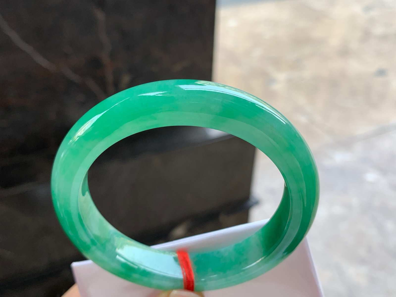 56.5-12.6-9

绿色手镯^_^颜色鲜艳