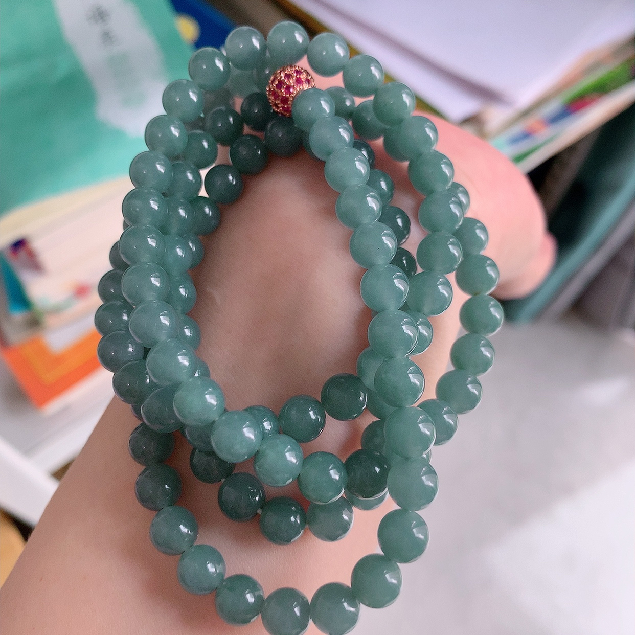 自然光实拍，冰润满色翡翠圆珠项链  翡翠珠链 （装饰扣）玉质细腻  冰清玉润   颜色漂亮  #001.1取一尺寸6.8mm