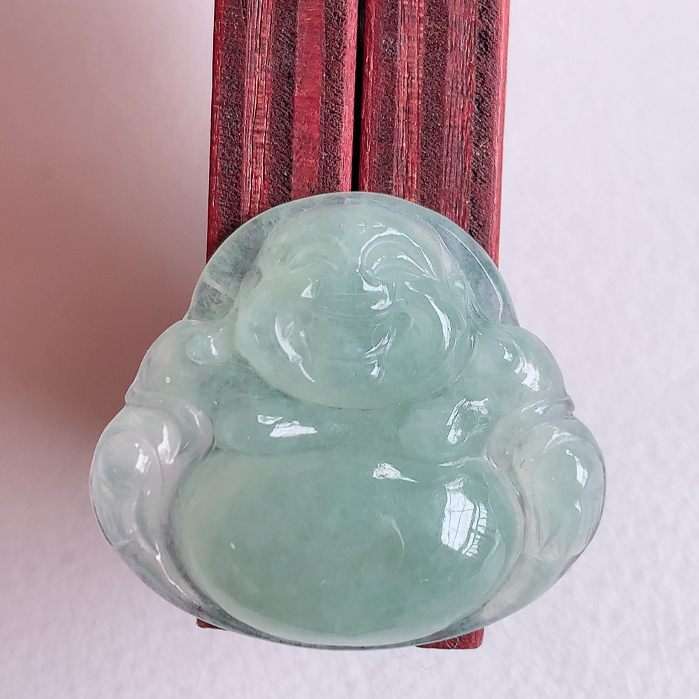 冰润佛公挂件 玉质细腻  精雕弥勒佛，笑佛福耳垂肩，面相喜庆，开怀大笑，憨态可掬。惟妙惟肖，寓意福禄