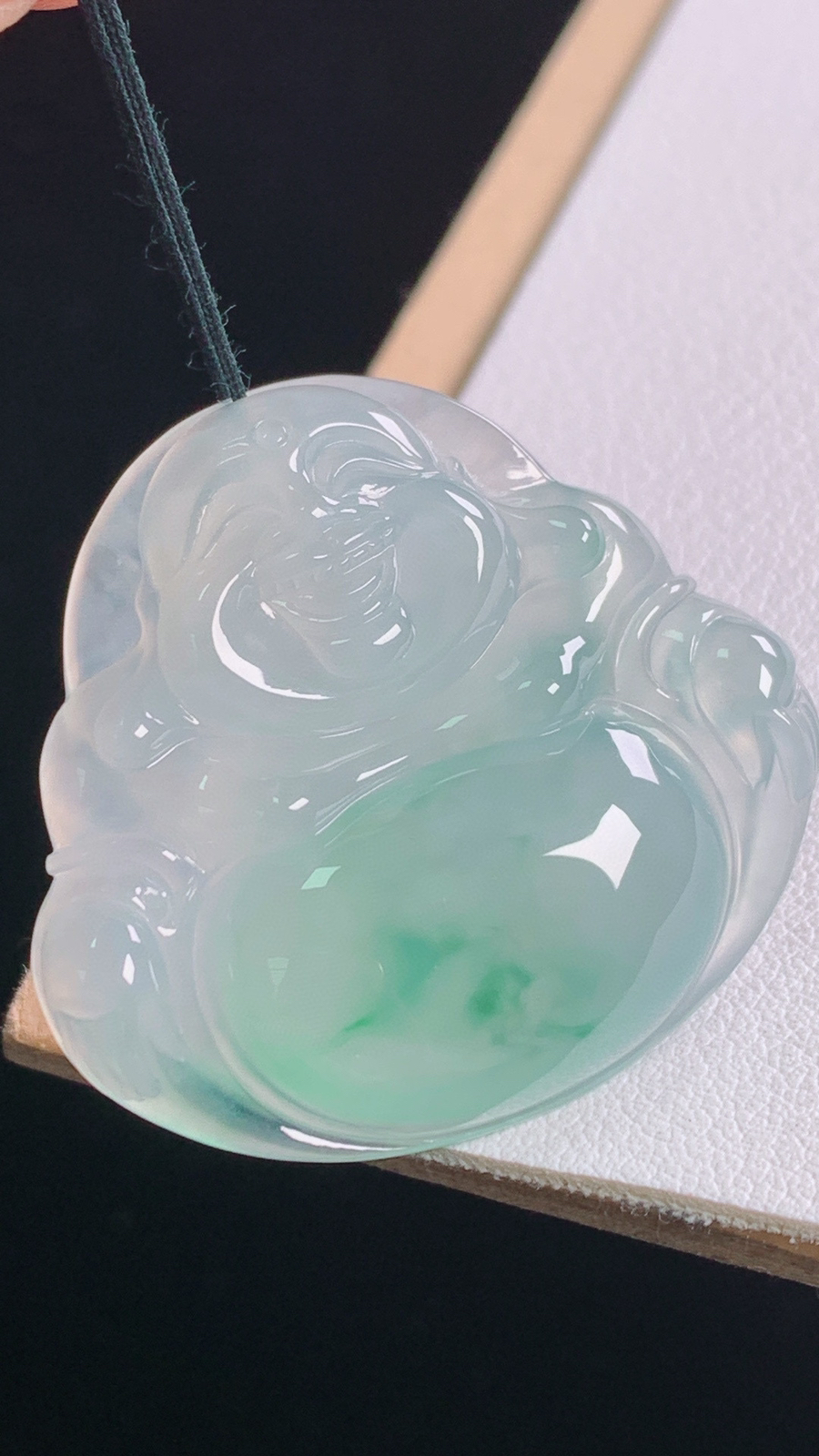 冰飘花佛公
花色灵动，清爽细腻
尺寸:32.7-35.1-6.2mm