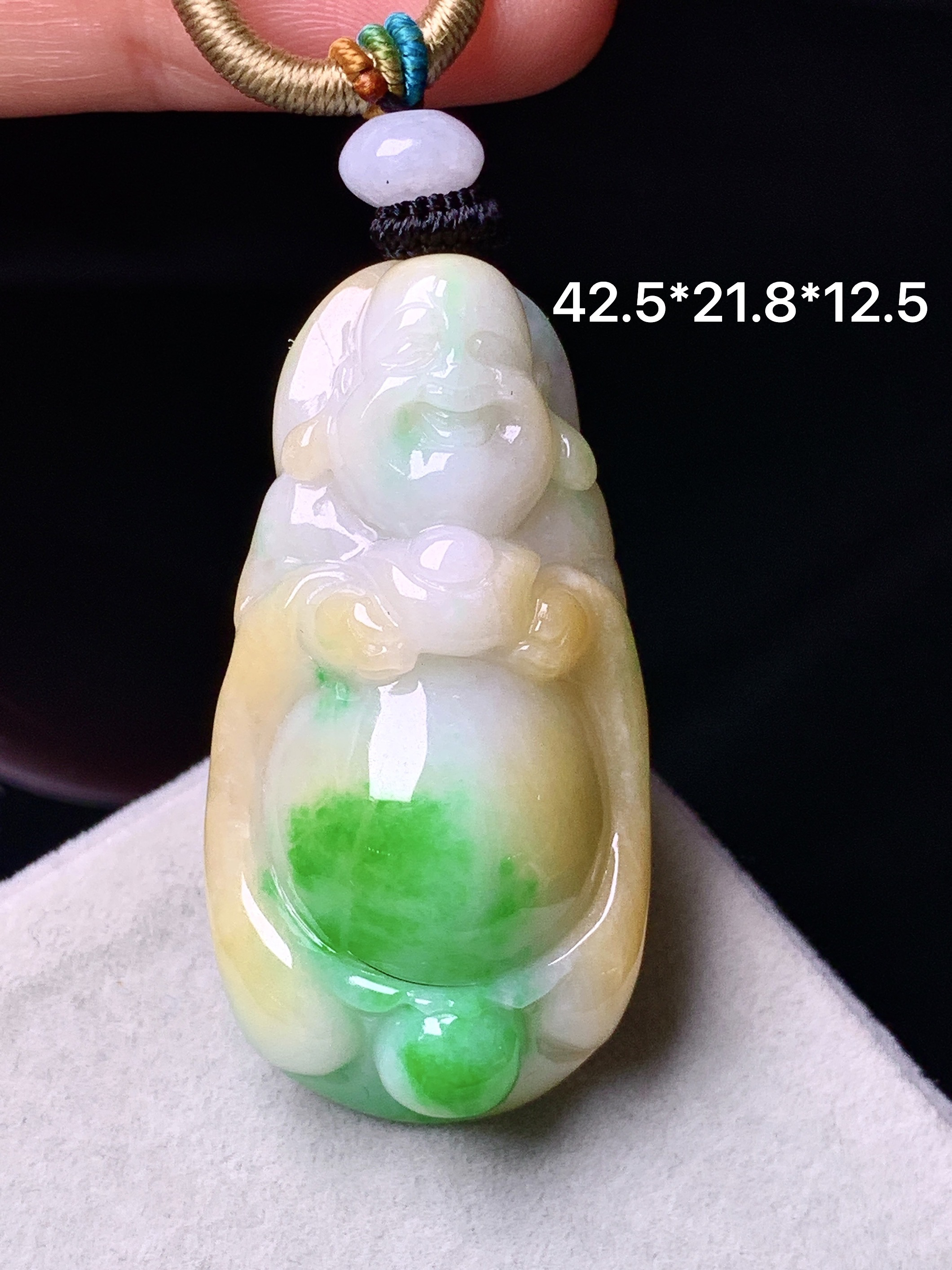 飘黄绿佛公吊坠 玉质细腻 色泽艳丽清新 水润亮眼 整体尺寸42.5*21.8*12.5w1