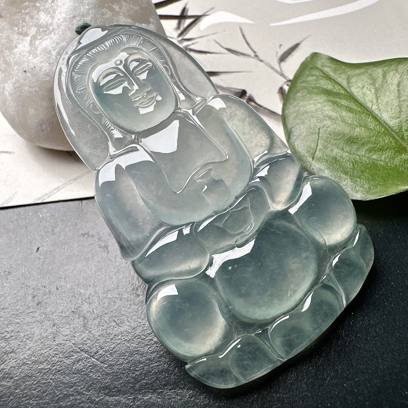 【冰种正装观音】质地细腻，通透度上佳，冰感十足，适合佩戴，收藏品质