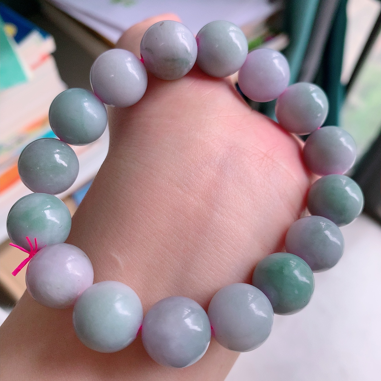 自然光实拍，冰润紫罗兰飘花翡翠手串手链， 种老水足，冰清玉润  颜色漂亮  #001.1取一尺寸13.6