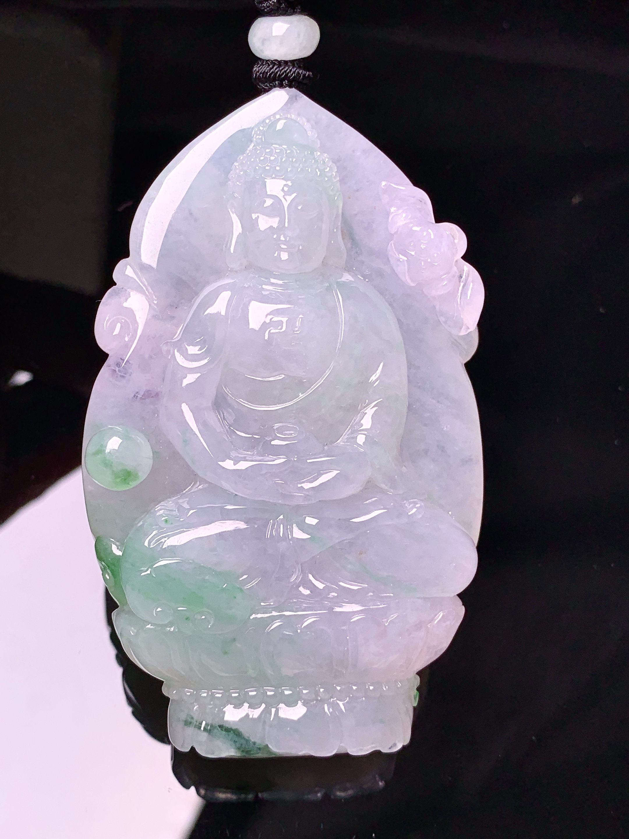 飘绿观音吊坠 玉质细腻 色泽艳丽清新 水润亮眼 整体尺寸66*40.5*12.2L1