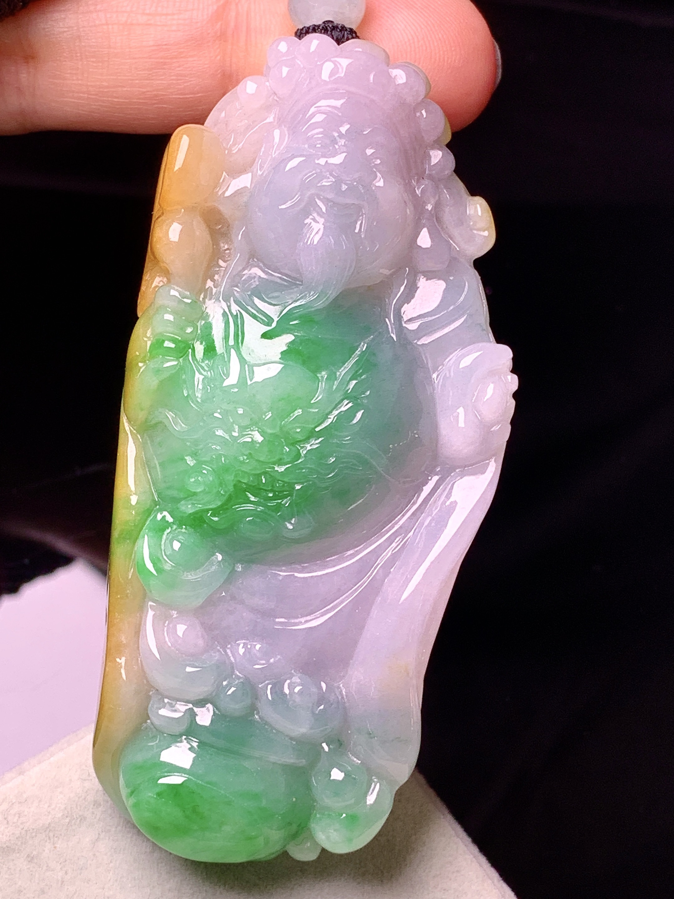 黄绿财神爷吊坠 玉质细腻 色泽艳丽清新 水润亮眼 整体尺寸70*33.8*14.5w1