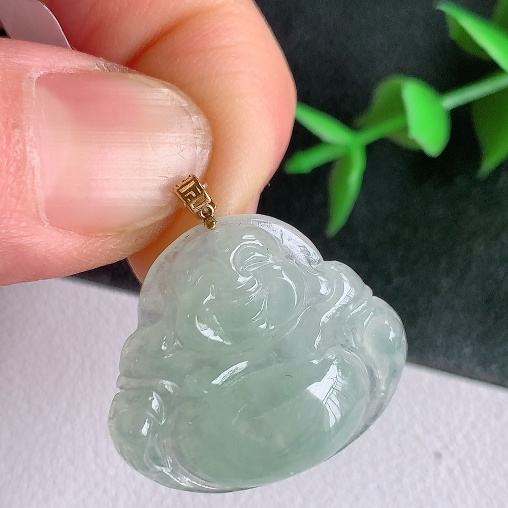 18k金扣冰润佛公挂件 玉质细腻  精雕弥勒佛，笑佛福耳垂肩，面相喜庆，开怀大笑，憨态可掬。惟妙惟肖，寓意福禄双全，吉祥美满，笑口常开 W49.28 尺寸：22.3-25.3-4.8mm