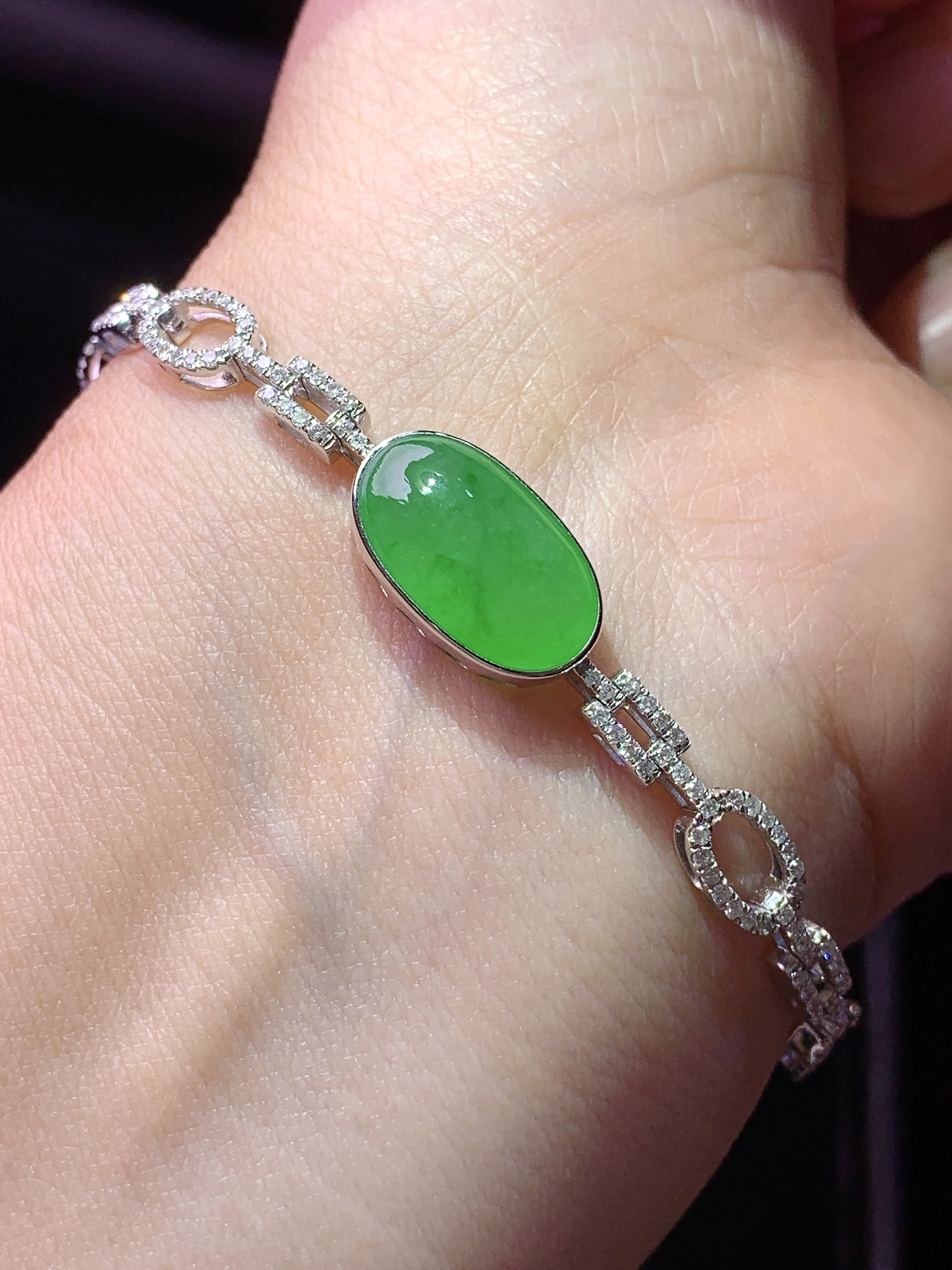 18k金钻镶嵌满绿蛋面手链 玉质细腻 色泽艳丽清新 水润亮眼 整体尺寸170*9.2*5.5m5