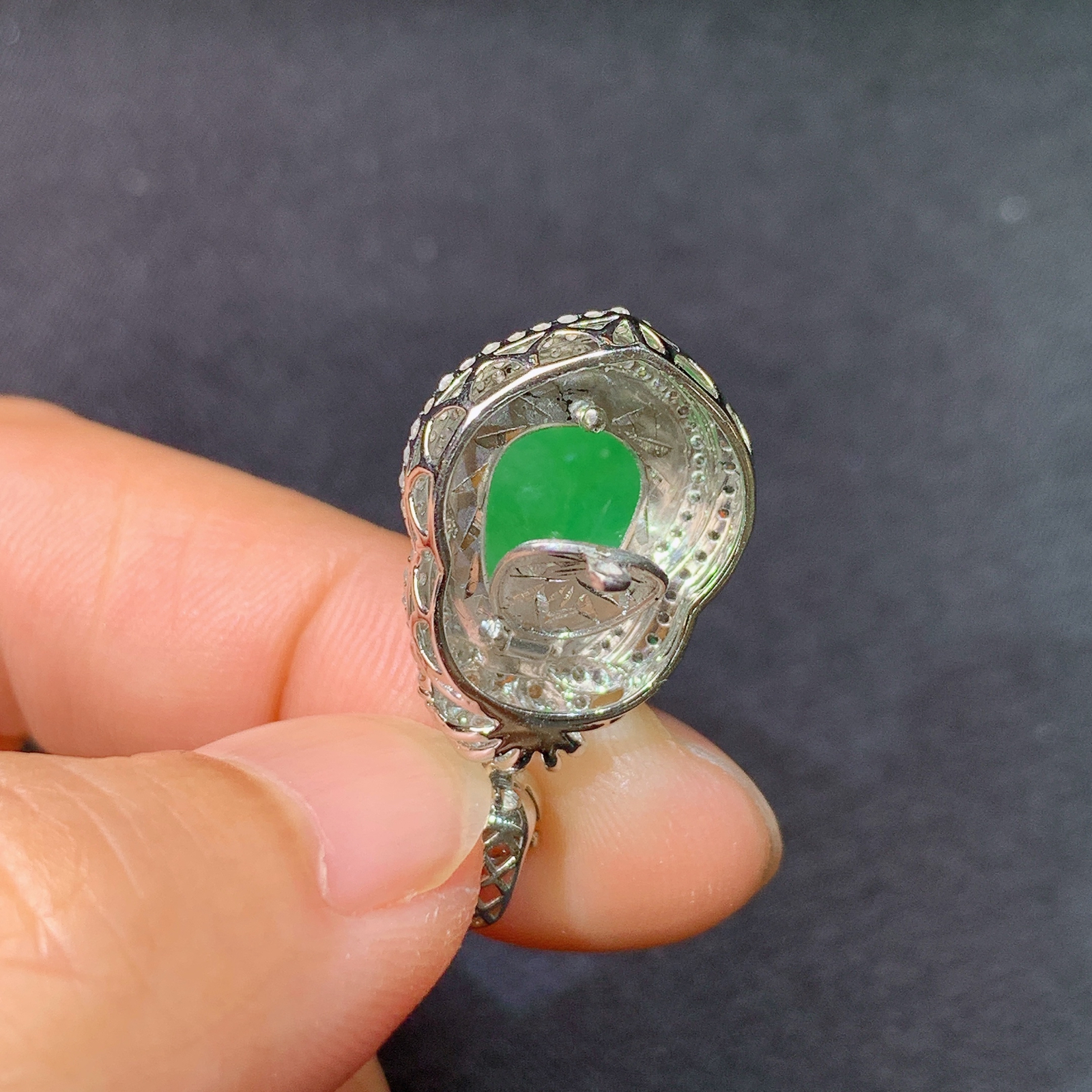 冰阳绿葫芦吊坠，18k金镶嵌，冰润色阳，玉质细腻，种水足，Yh1 尺寸27.1*14.1*9.6