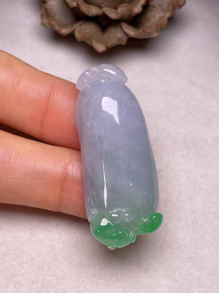 冰糯种飘绿【福瓜吊坠】吊坠，种水好，玉质细腻 ，卖相好‘
