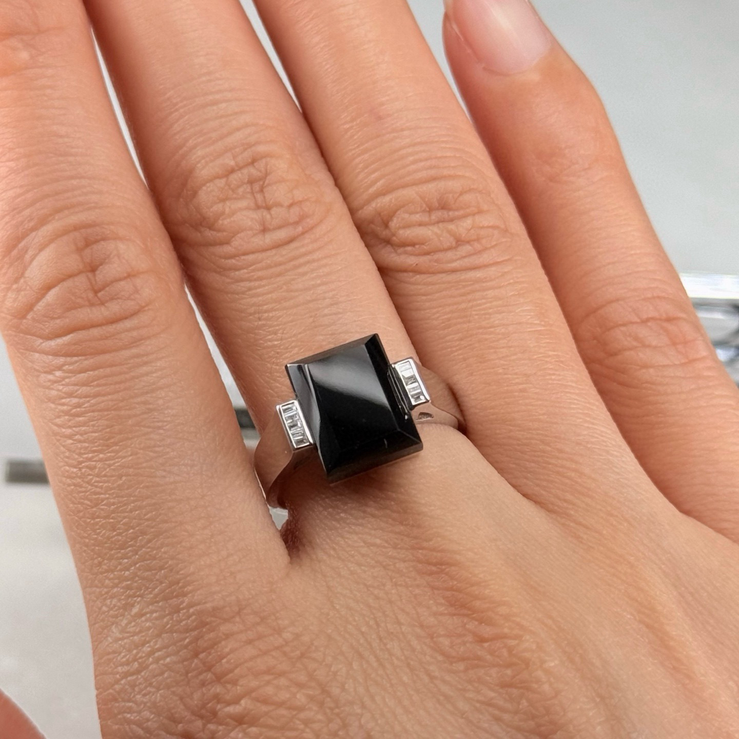 精品18k墨翠女戒 种好色正 黑度极好 打灯通透 油性十足 尺寸11.1