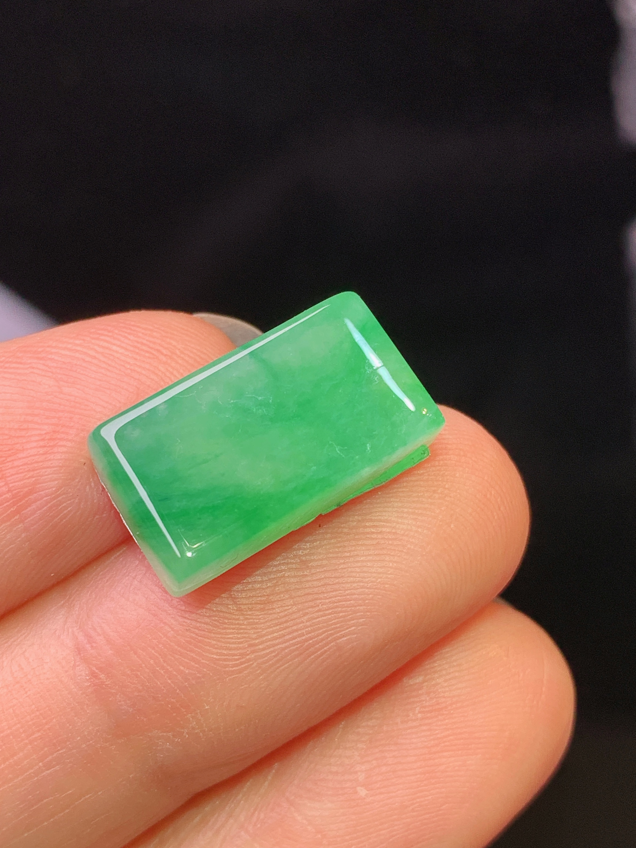 镶嵌款 翠绿无事牌 玉质细腻 色泽艳丽清新 水润亮眼 整体尺寸16*8.8*4.5L2