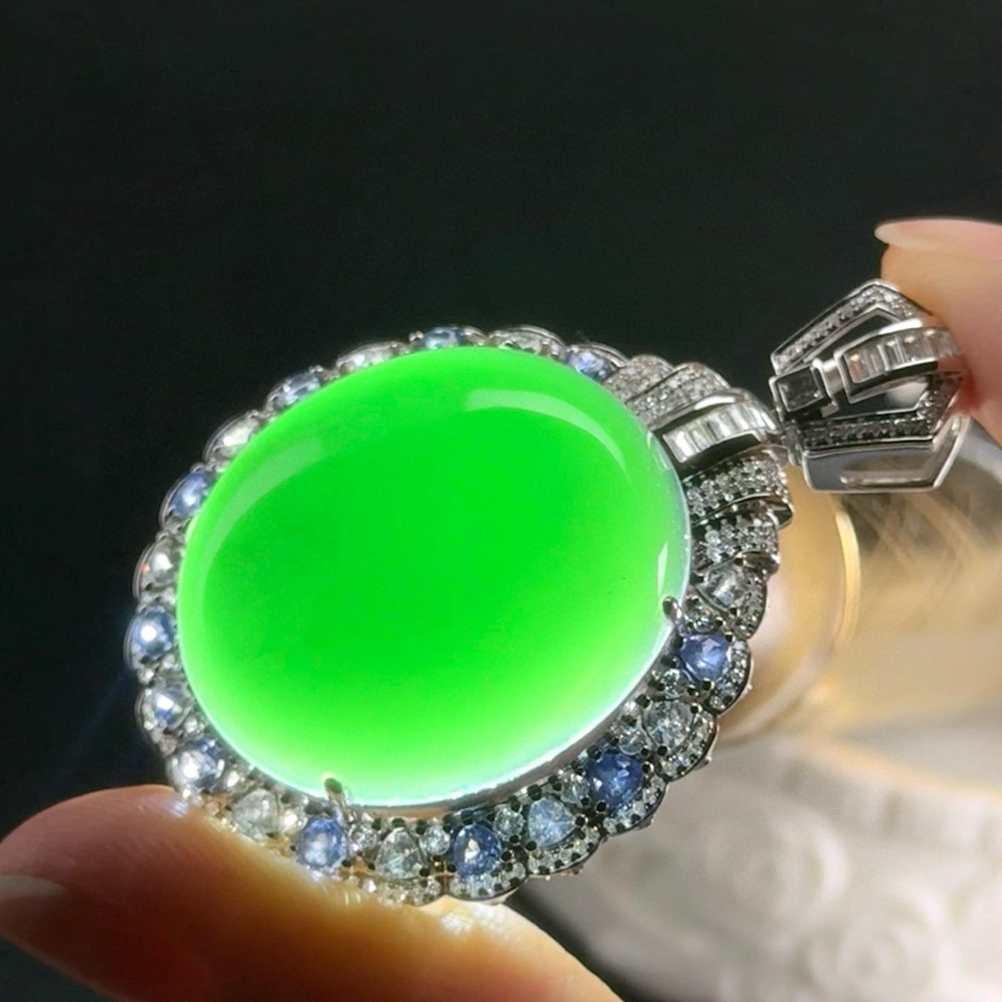 18k墨翠蛋面吊坠 种好色正 黑度极好 打灯通透  尺寸48.4