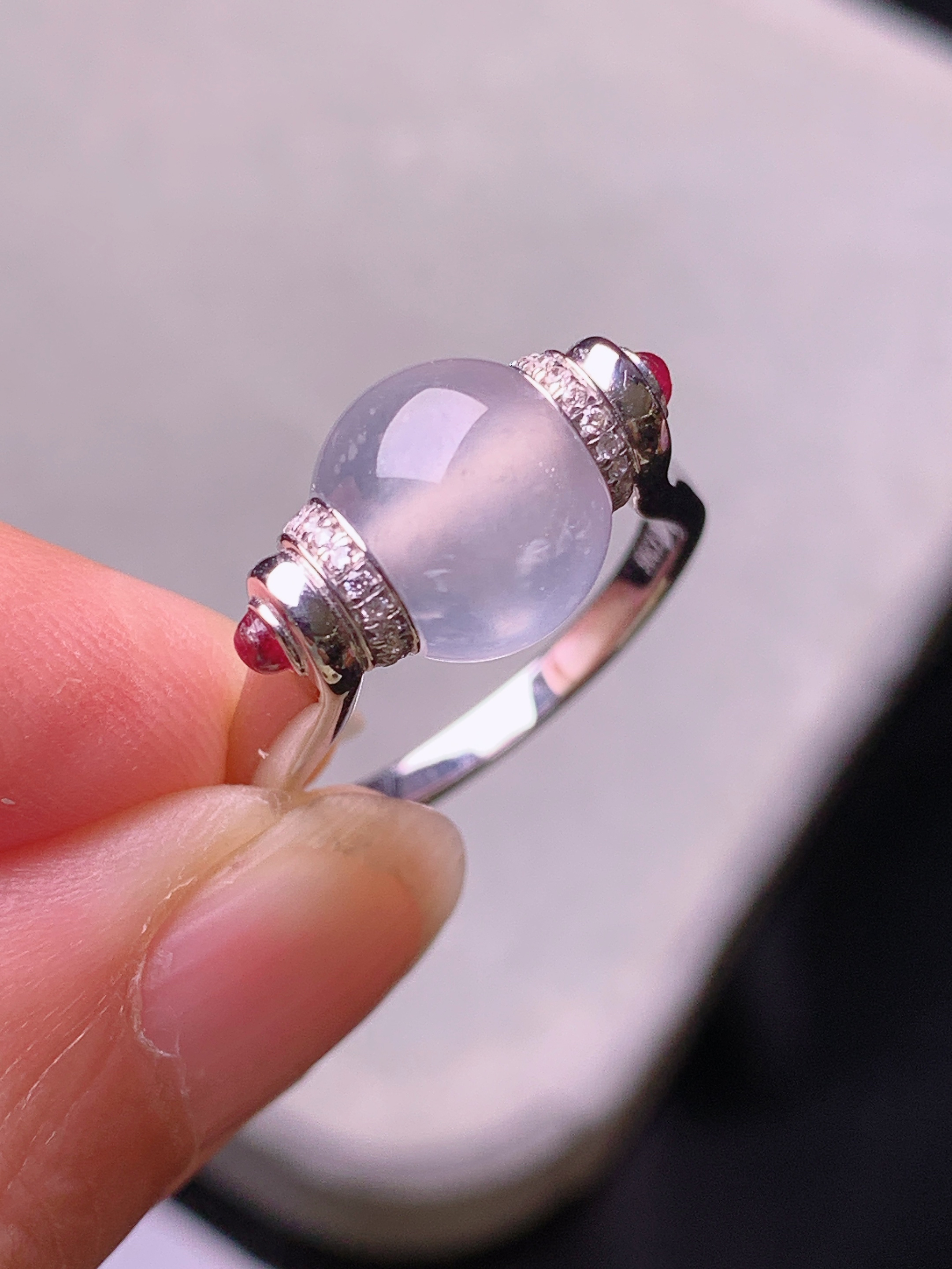 18k金钻镶嵌冰种算盘珠戒指 玉质细腻 色泽艳丽清新 水润亮眼 圈口14 裸石尺寸9.2*9.2*6.8