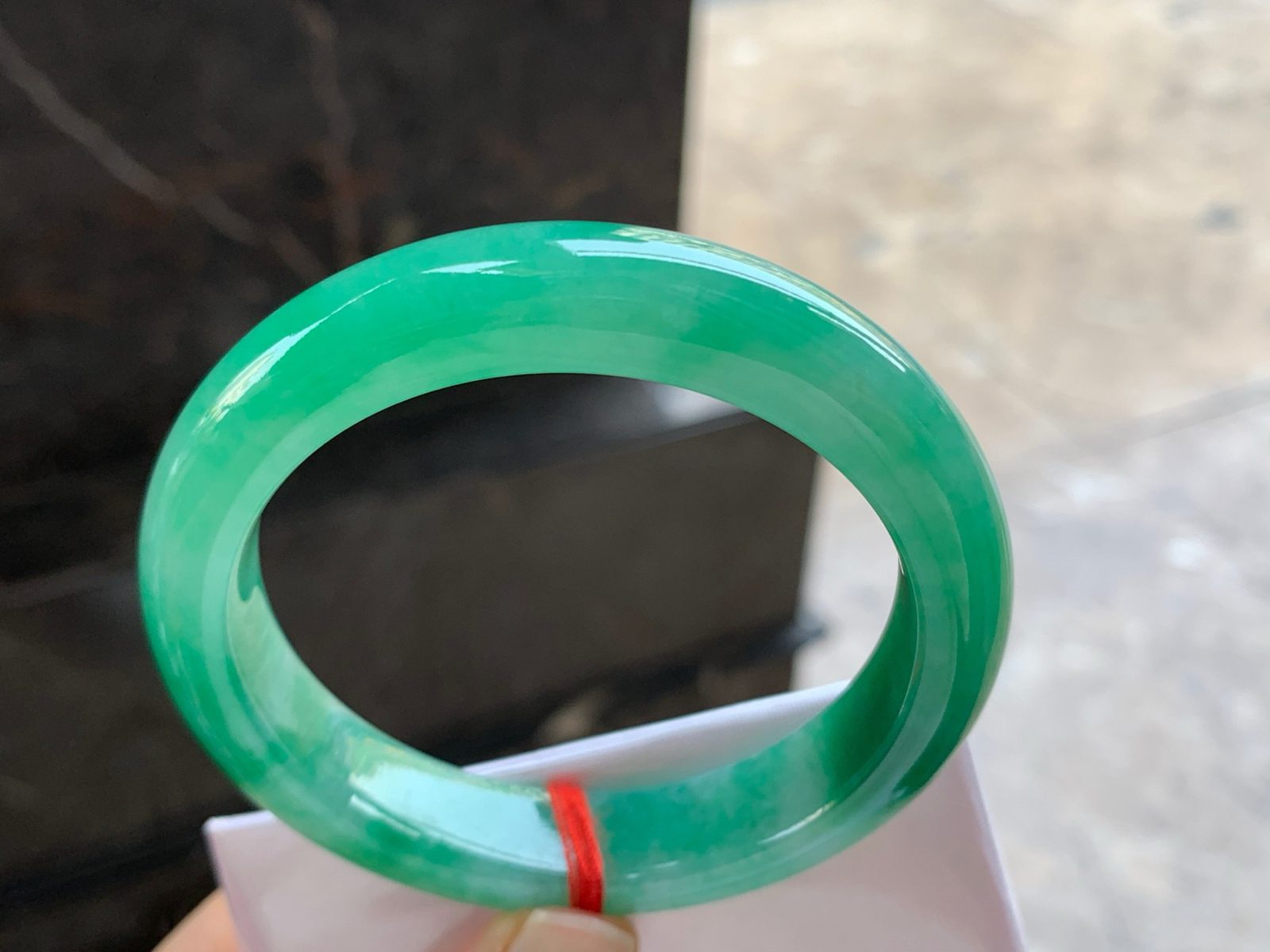 56.5-12.6-9

绿色手镯^_^颜色鲜艳