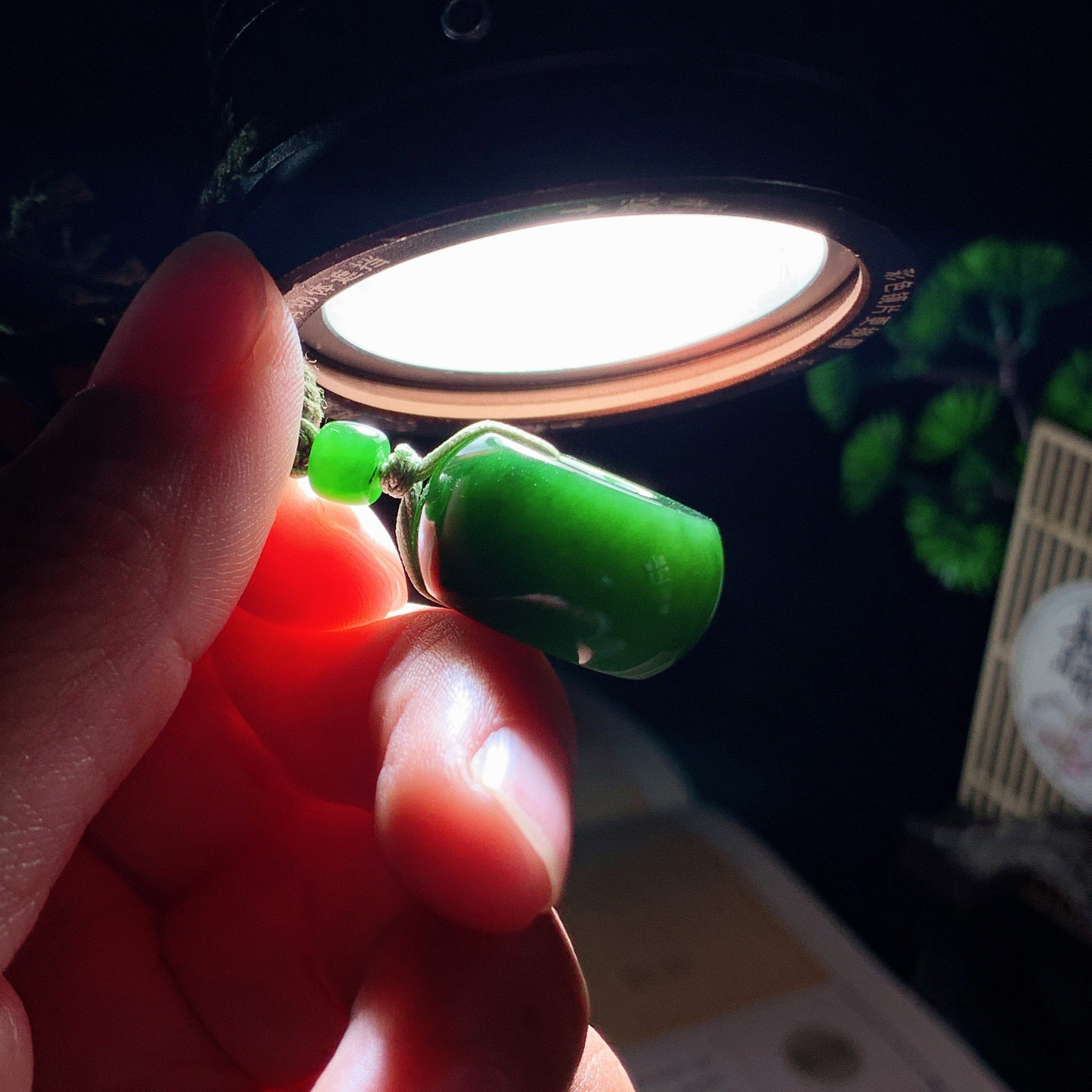 和田玉菠菜绿俄罗斯碧玉平安扣挂件 尺寸23/12重15克，玉质细腻油润 底色纯净 脂粉好，品质好！lt260330