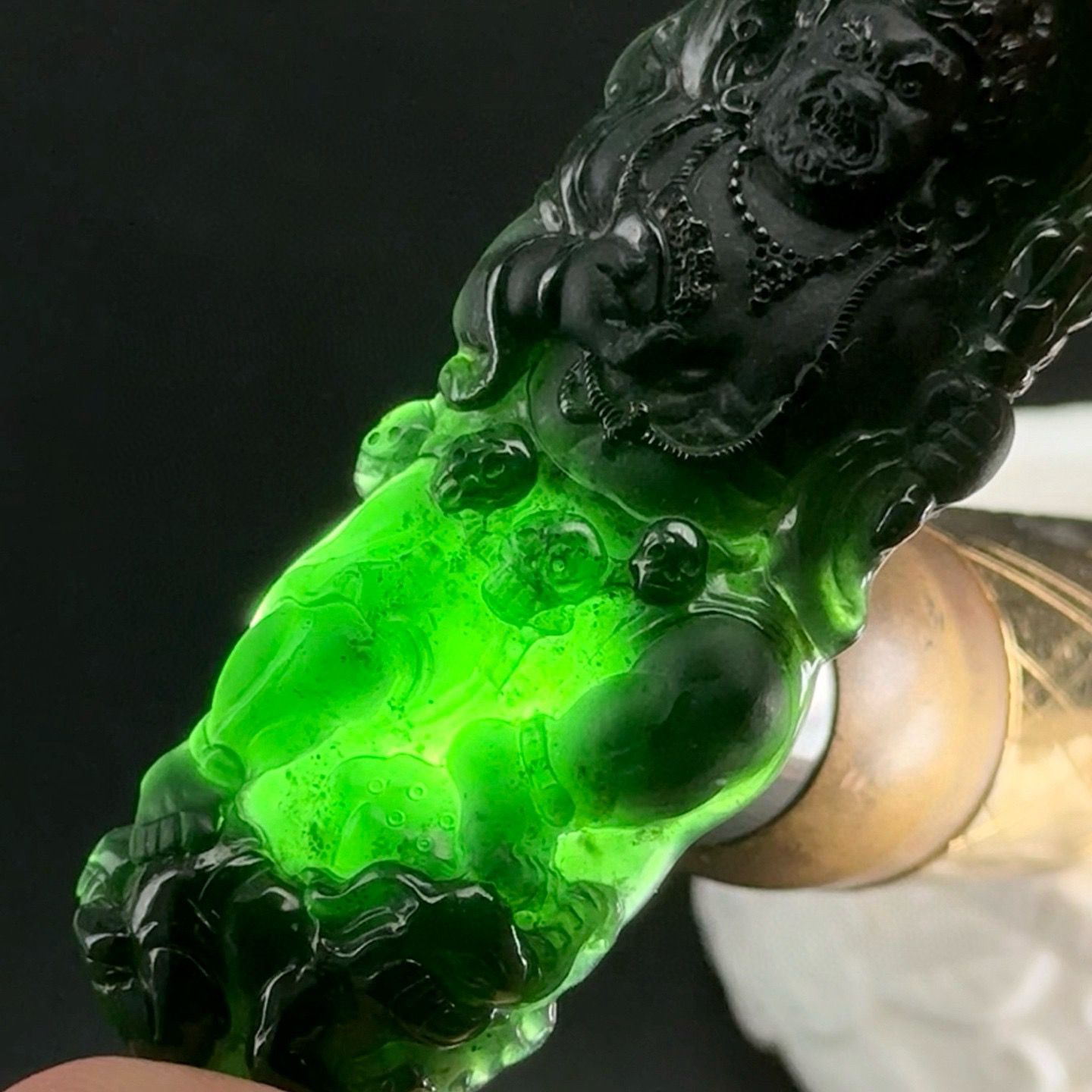 精品墨翠黑财神 种好色正 黑度好 打灯通透 油性十足 尺寸69.4