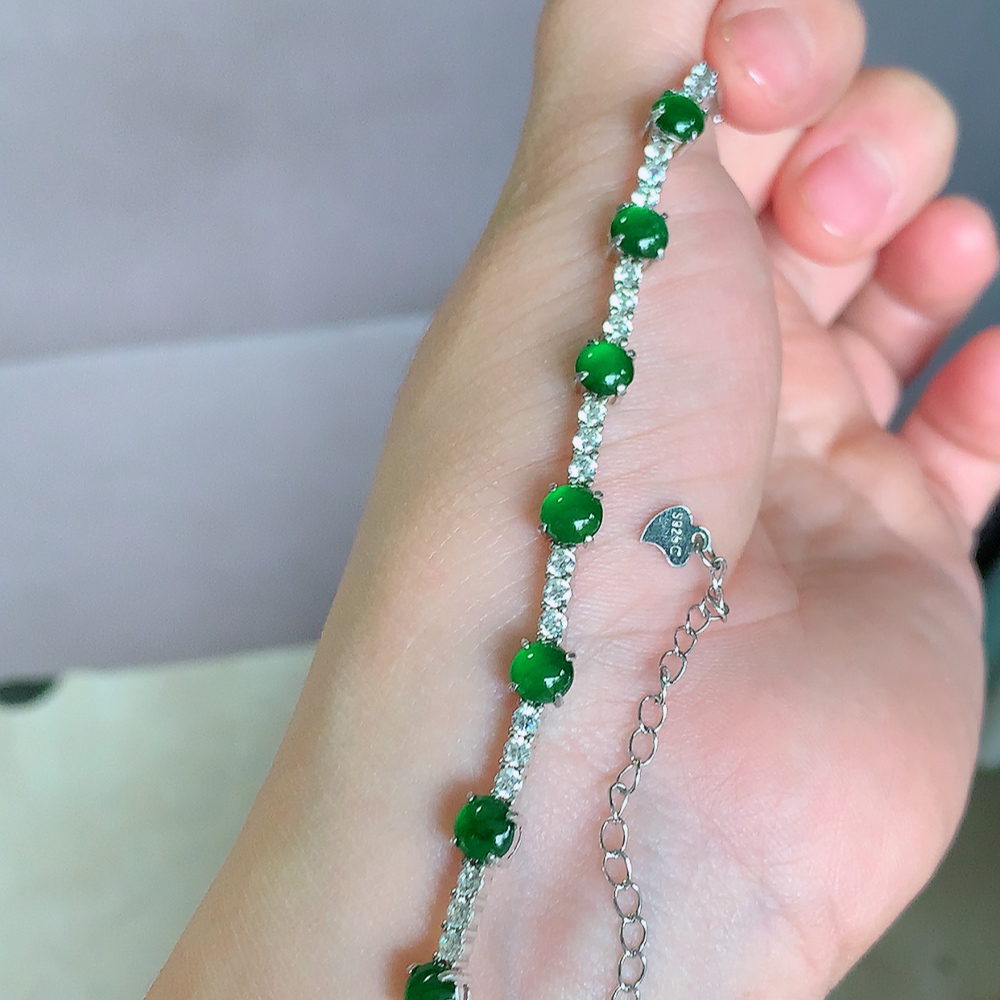 冰润满绿翡翠圆珠手链，水水润润，珠圆玉润，颜色鲜艳，妙明清净，清秀高雅，佩戴效果优雅迷人！性价比超值 W502.28  取一尺寸：5-4.8mm    裸石尺寸：5mm