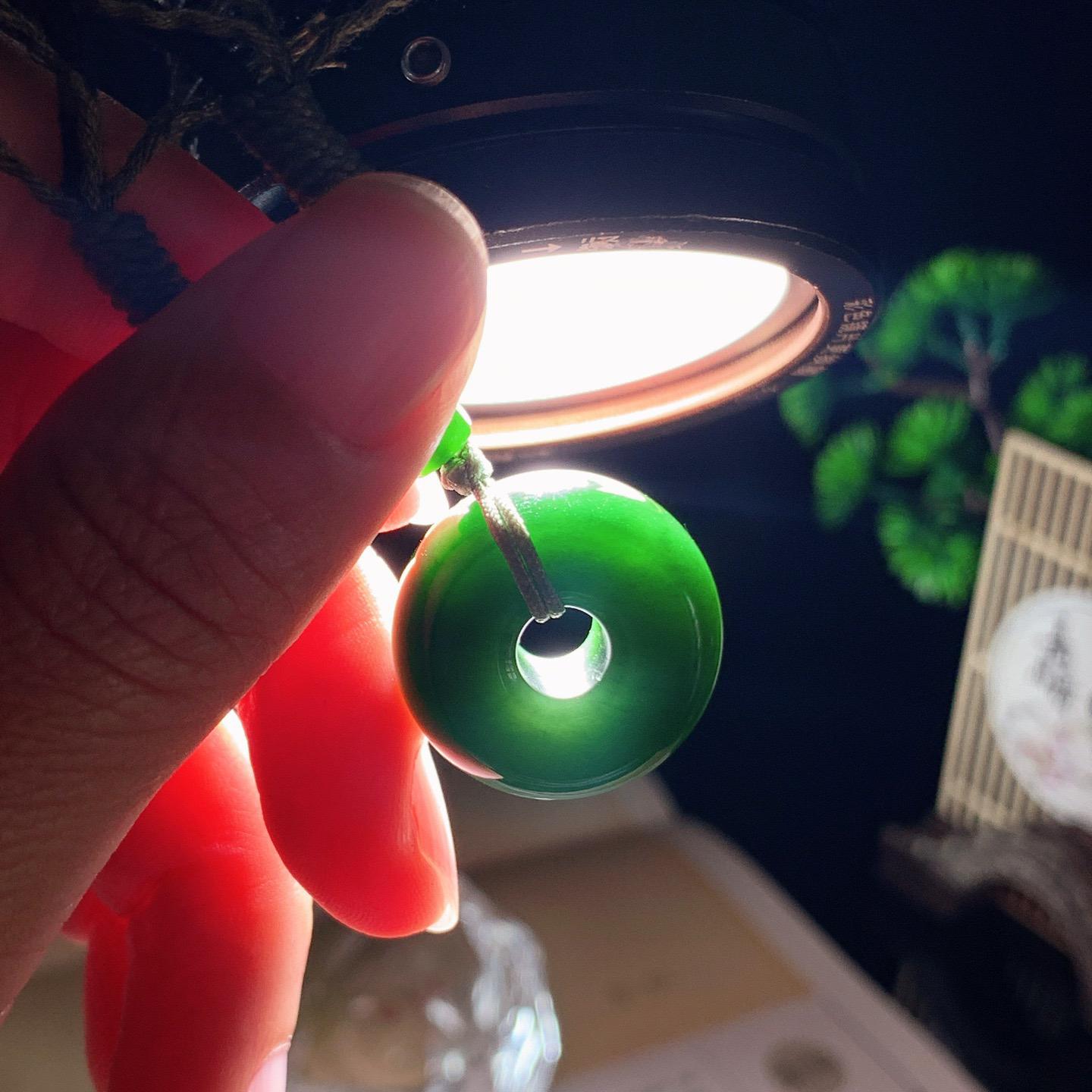 和田玉菠菜绿俄罗斯碧玉平安扣挂件 尺寸23/12重15克，玉质细腻油润 底色纯净 脂粉好，品质好！lt260330