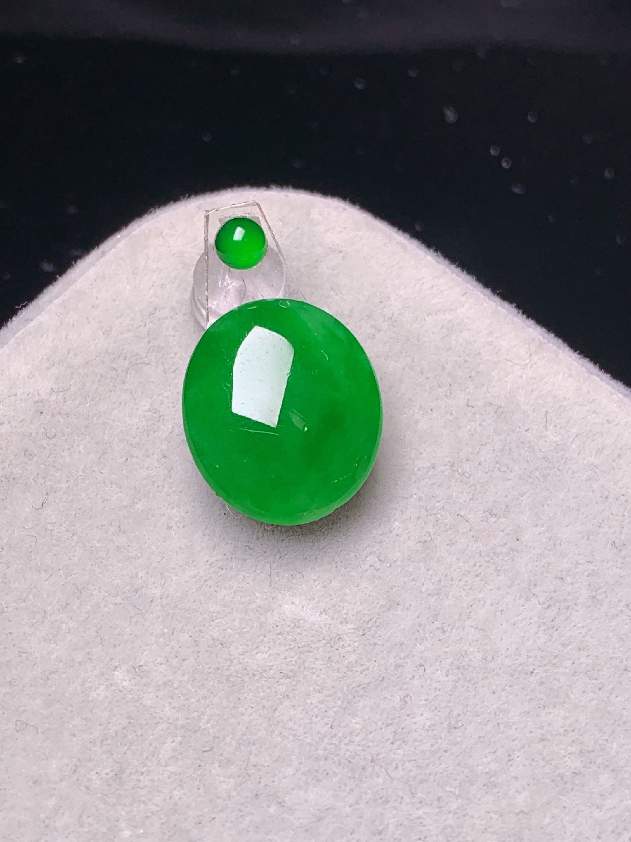 镶嵌款 满绿蛋面 玉质细腻 色泽艳丽清新 水润亮眼 整体尺寸12*10.5*2.8*2x