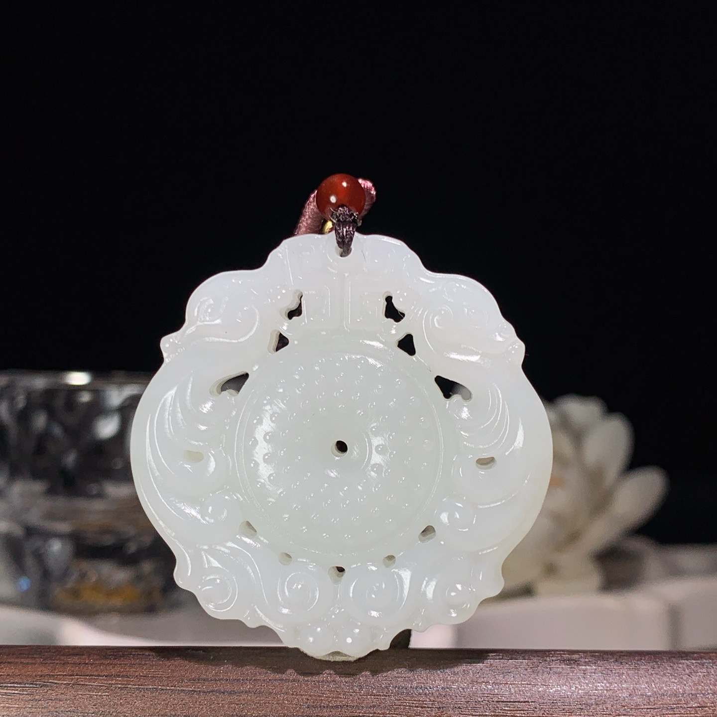 新疆和田玉仿古龙凤挂件。尺寸43/10重38克 玉质细腻油润 底色纯净 脂粉好，品质好。lt260330