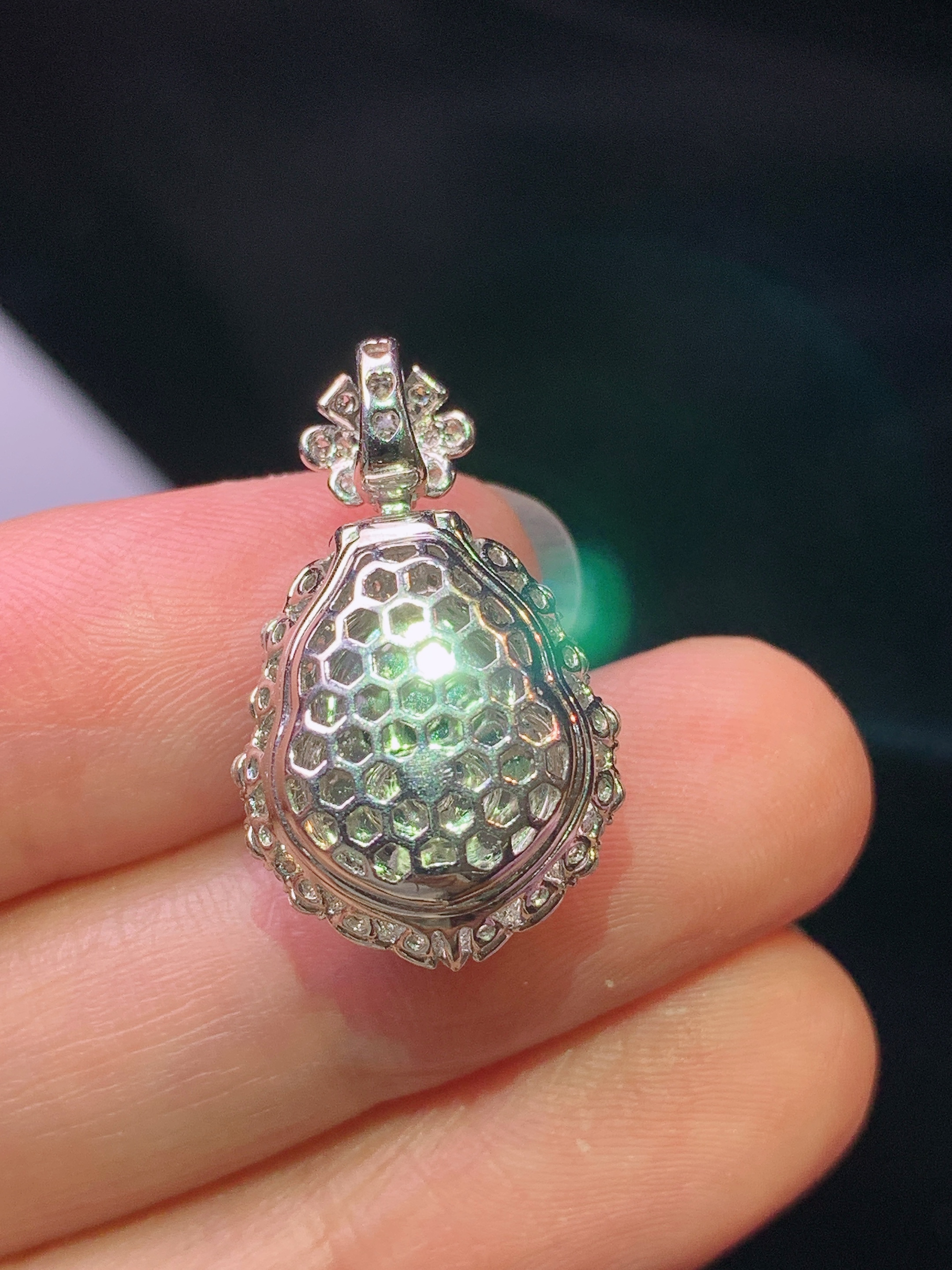 18k金钻镶嵌黄翡葫芦吊坠 玉质细腻 色泽艳丽清新 水润亮眼 整体尺寸24*14.5*10.8g2