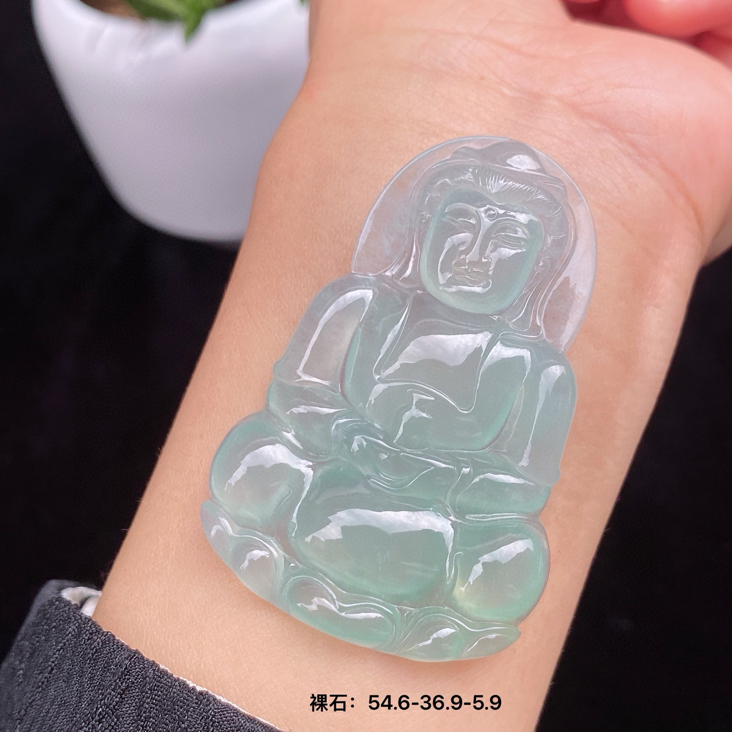 冰种观音 
冰透种好，淡淡晴底色
饱满厚装，雕工精细
尺寸如图一  实物更美～