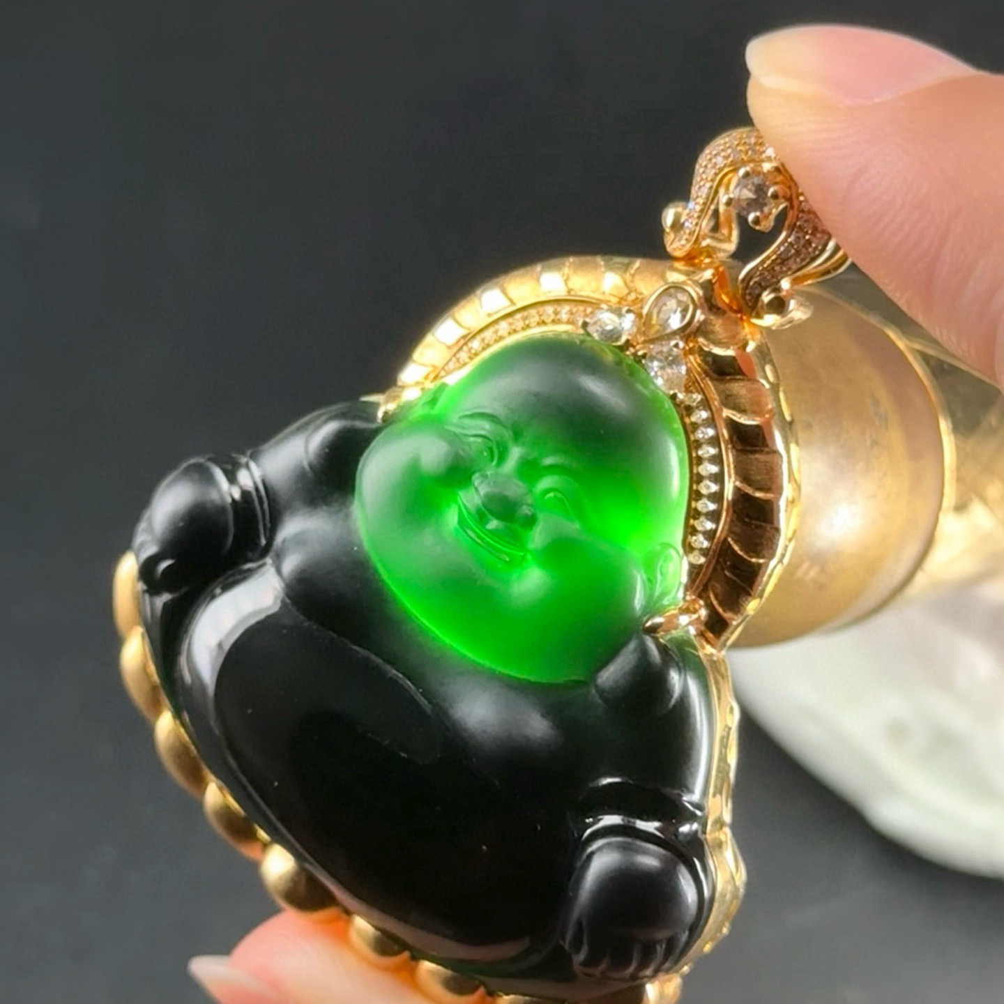 精品18k墨翠大肚佛 种好色正 黑度极好 打灯通透 油性十足  尺寸51.7