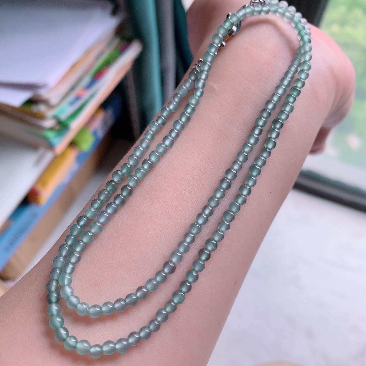 自然光实拍，冰种小米珠翡翠项链，颜色丰富，料子细腻，高档大气，自戴送礼佳品！#001.1取一尺寸3.6mm