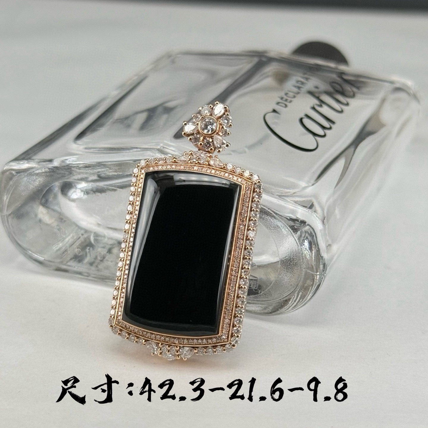 精品18k满钻豪镶墨翠马鞍吊坠 种好色正 黑度极好 打灯通透 油性十足 尺寸42.3