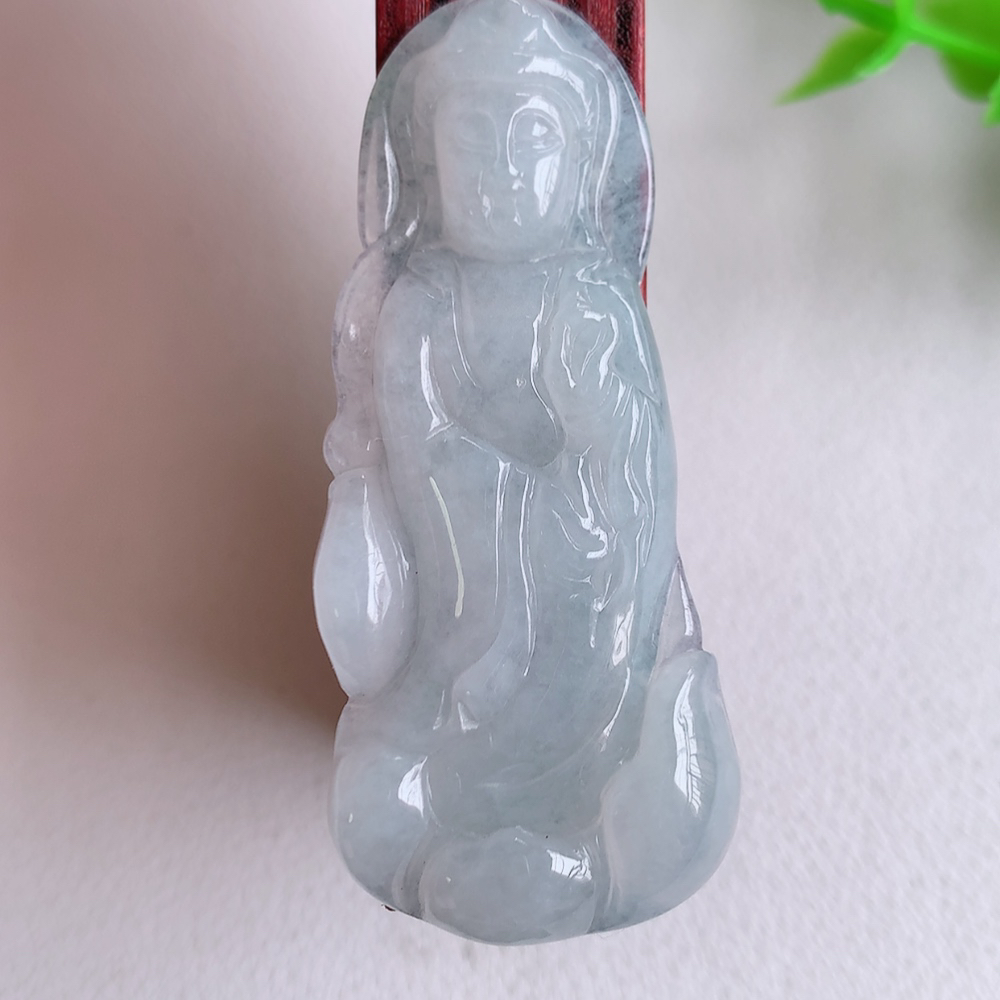 冰润精雕观音吊坠，法相端庄大气，工艺精湛，种色浓郁，细腻饱满冰润，种老水足，收藏佳品，佩戴大气  W57.28   尺寸：49-21.5-5.5mm