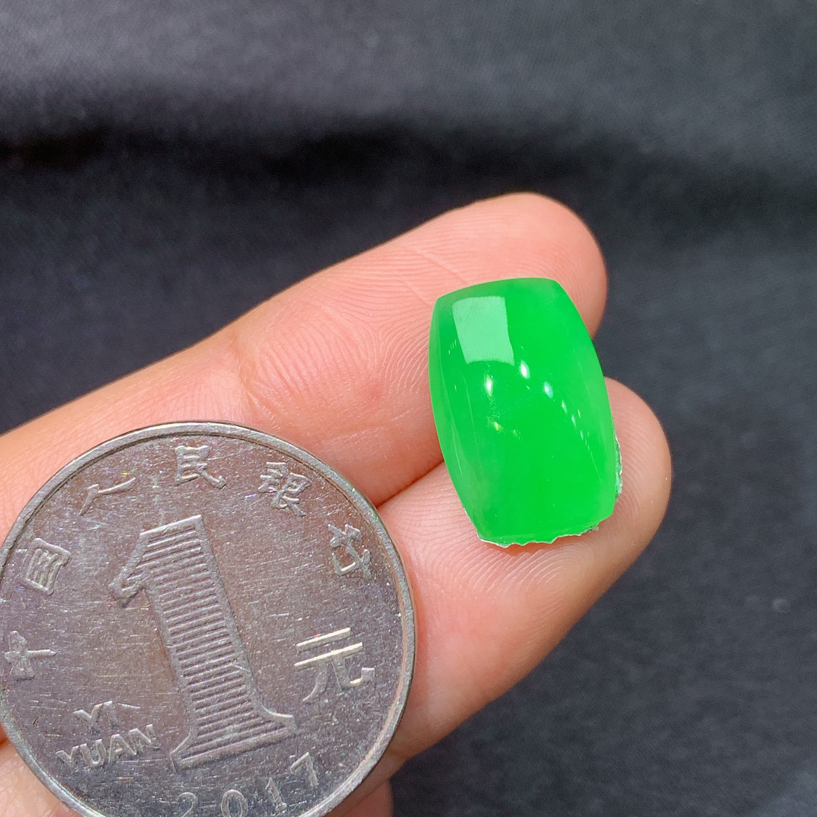 冰阳绿马鞍，镶嵌佳品，冰润细腻，色阳，种水足，Mng 尺寸15*9.7*4.3