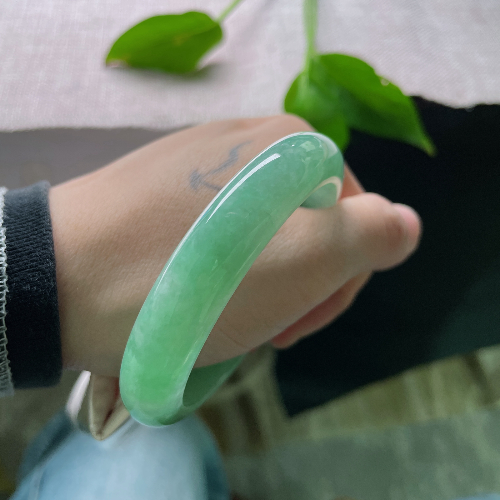 尺寸：55.9/12.1/8.4，绿底正圈，满绿贵气，充满青春的气息，活力四射。