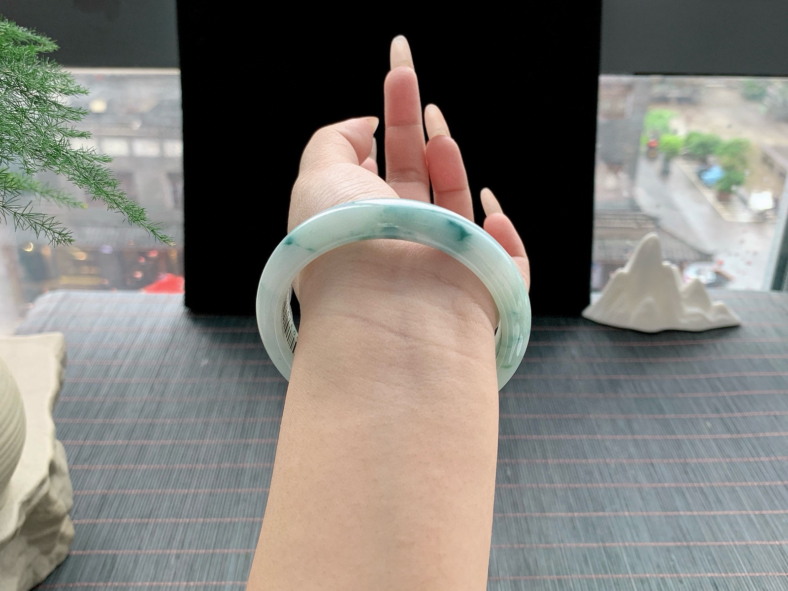 飘花手镯
尺寸：57.5-11-6.9